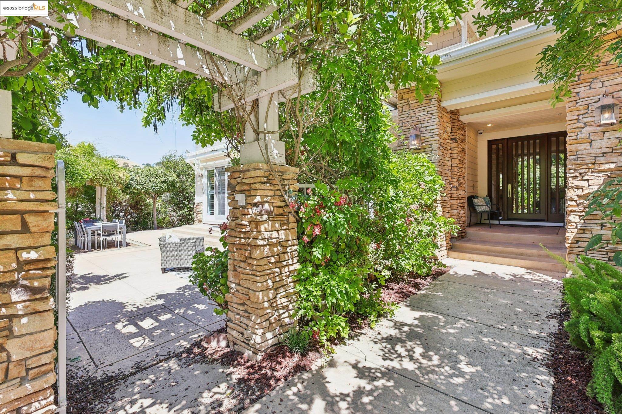 125 Mystic Pl