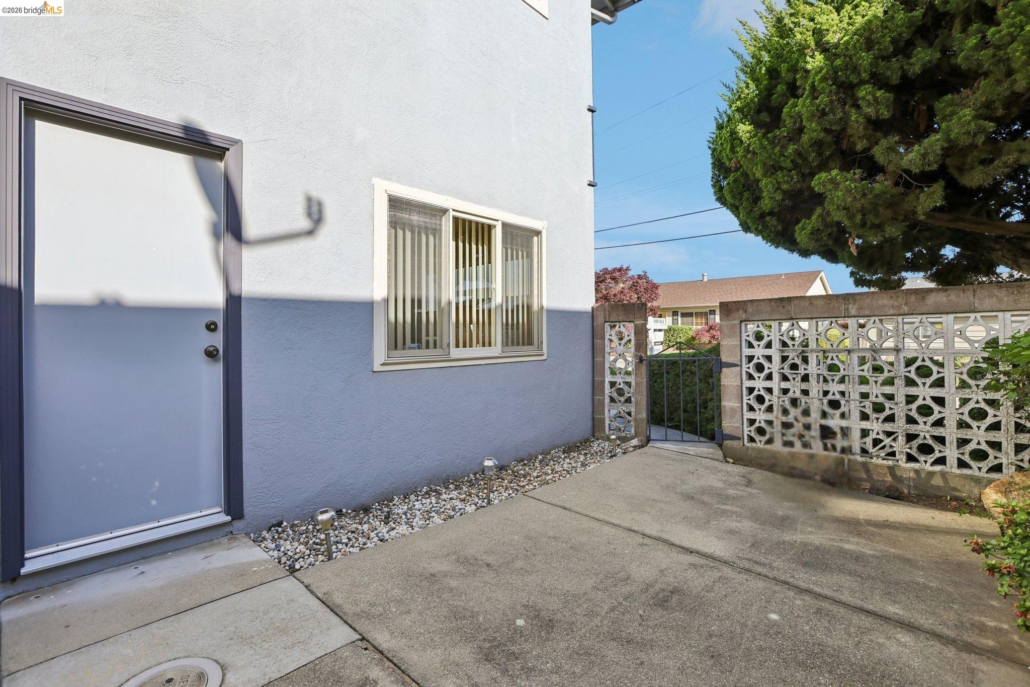 85 Edgemont Way