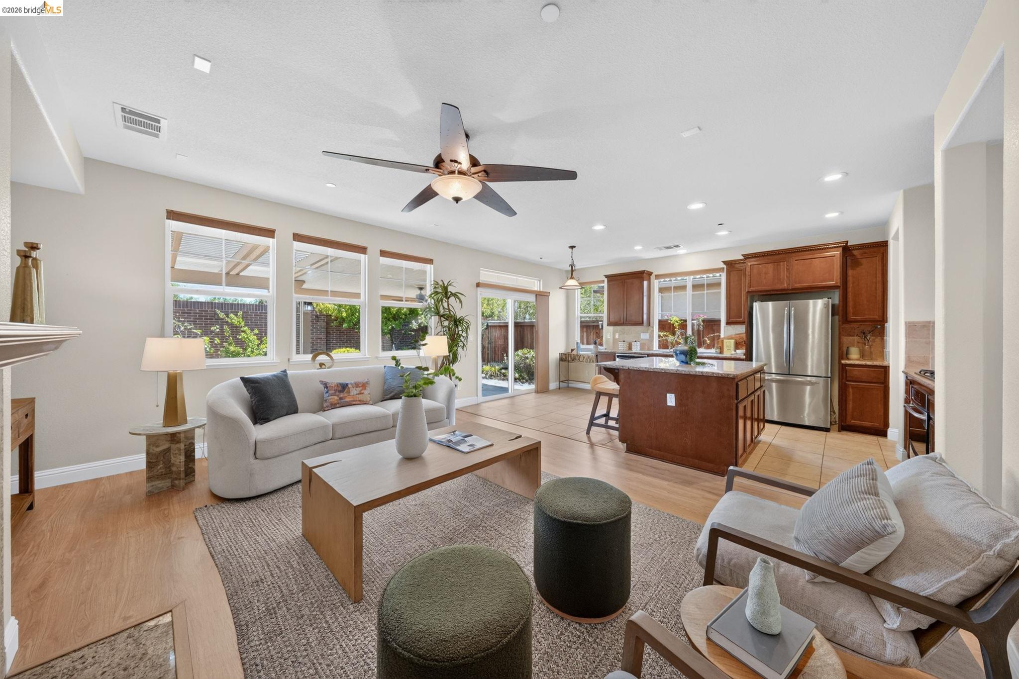 1098 Beau Ave