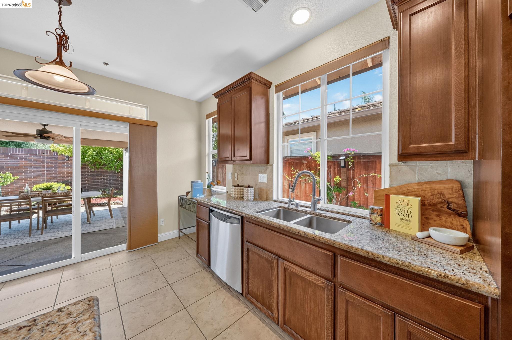 1098 Beau Ave