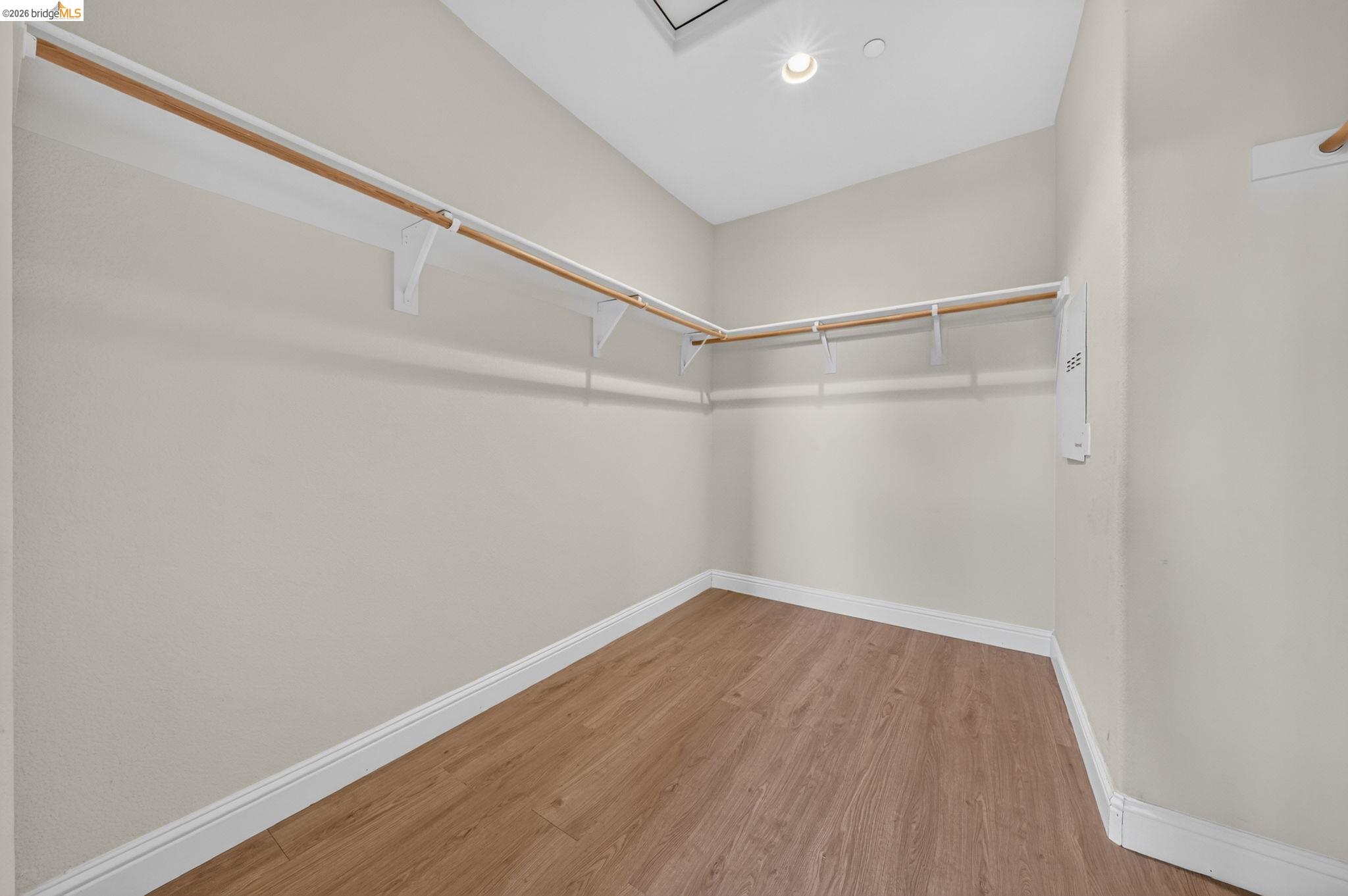 1098 Beau Ave
