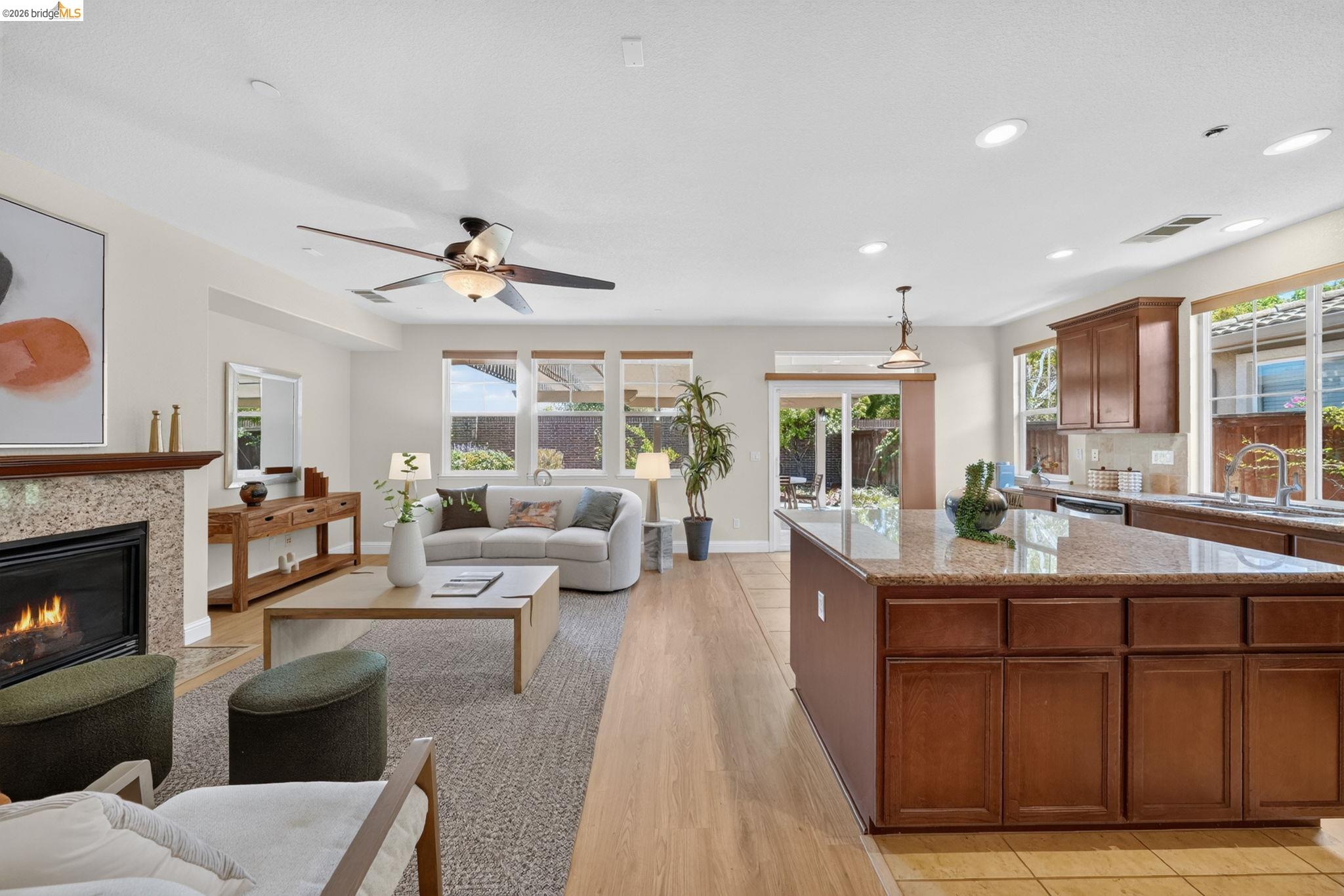 1098 Beau Ave