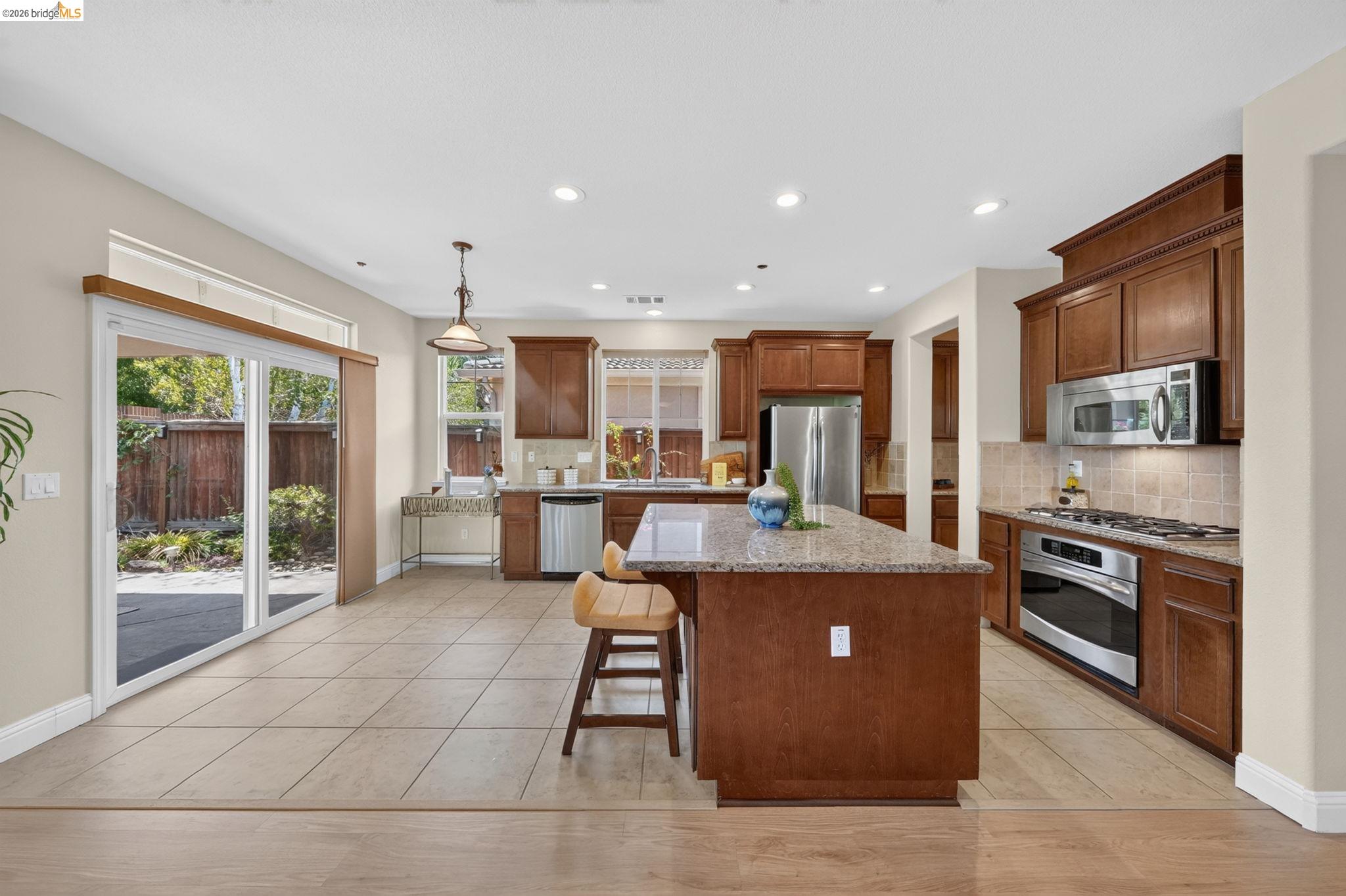 1098 Beau Ave