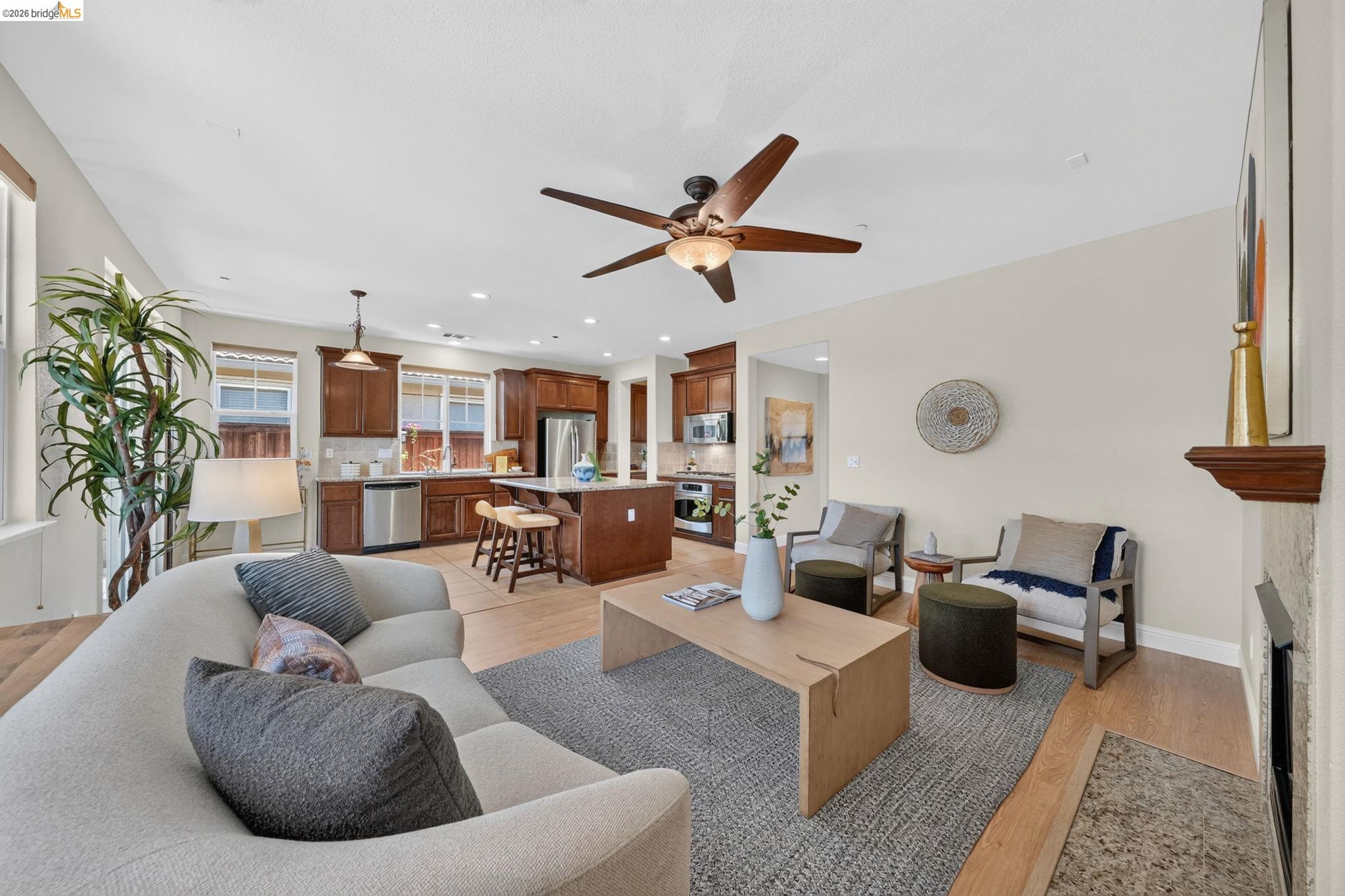 1098 Beau Ave