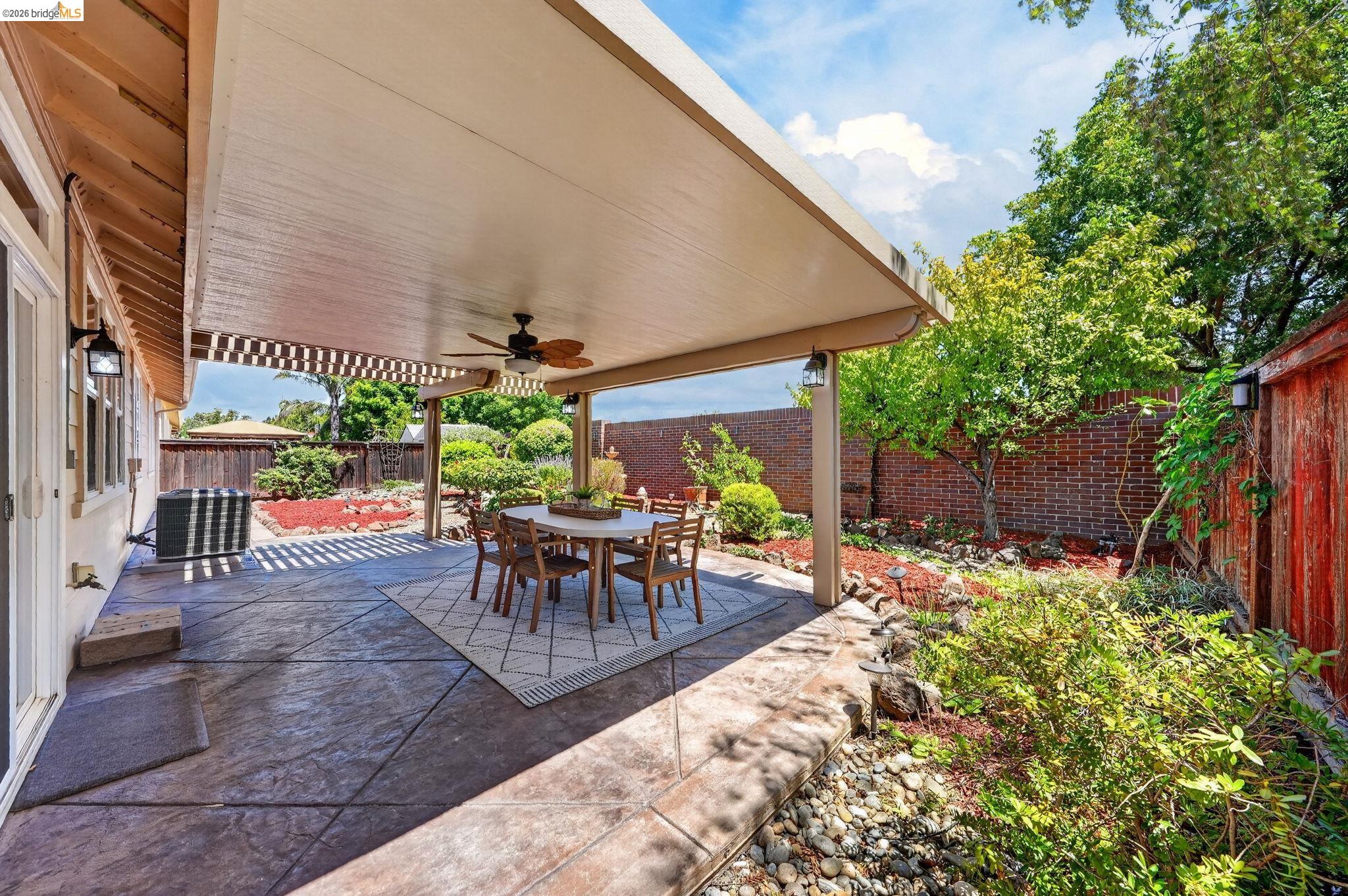 1098 Beau Ave
