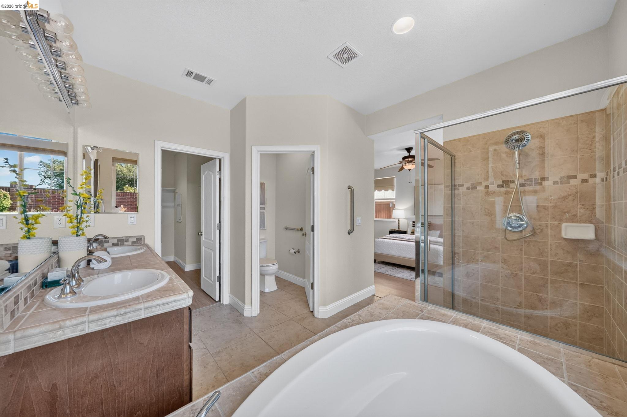 1098 Beau Ave