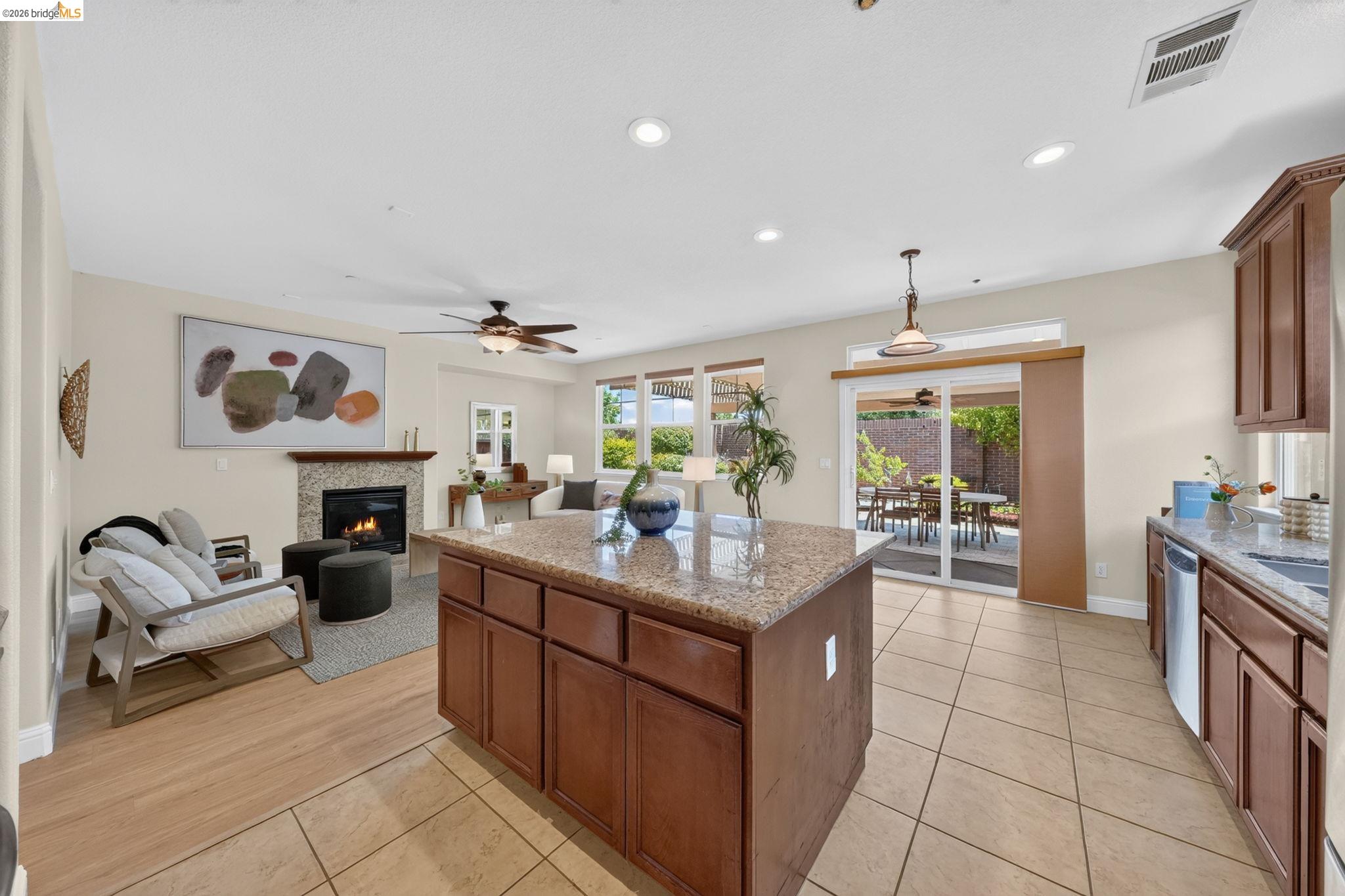 1098 Beau Ave