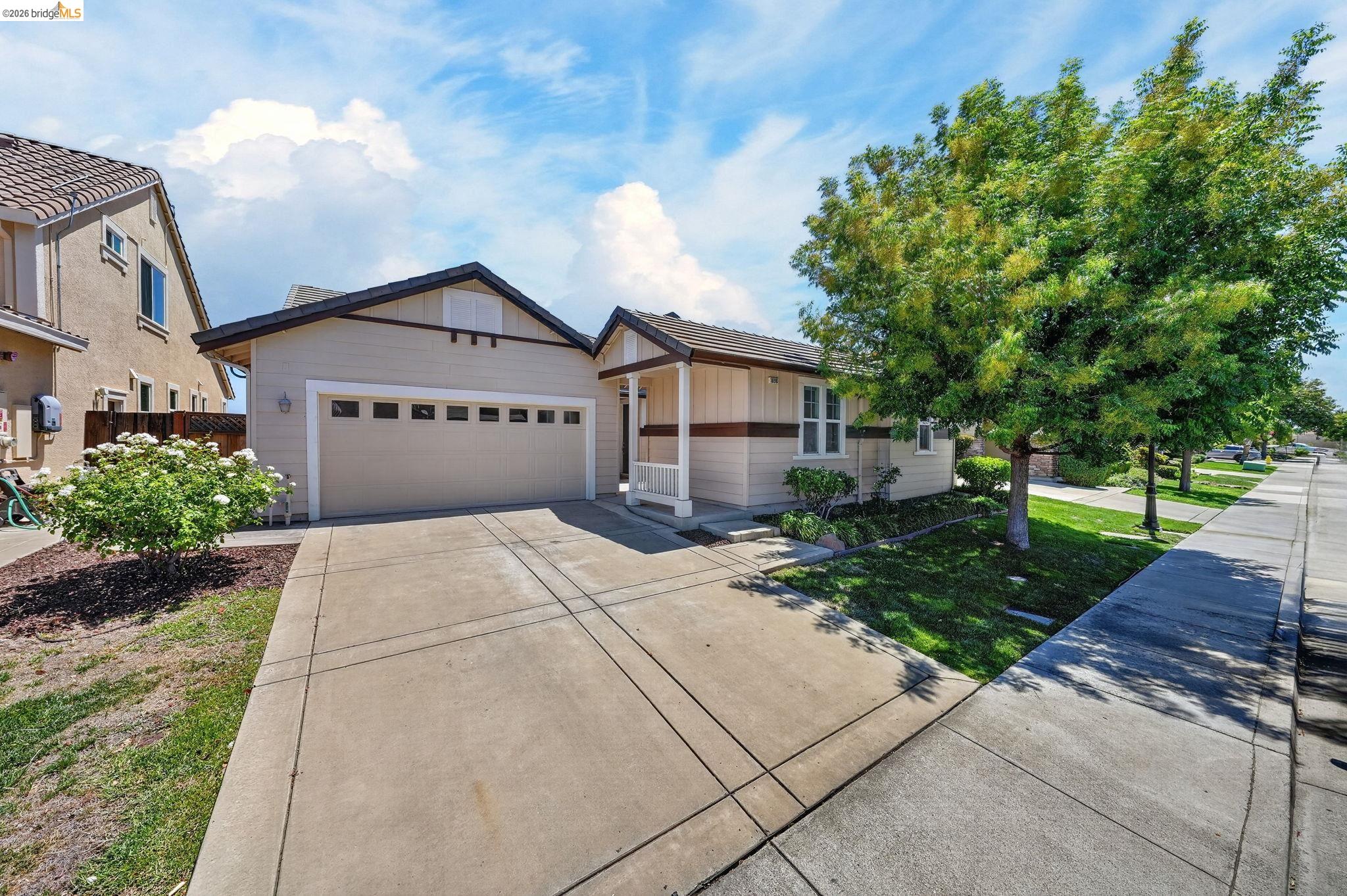 1098 Beau Ave