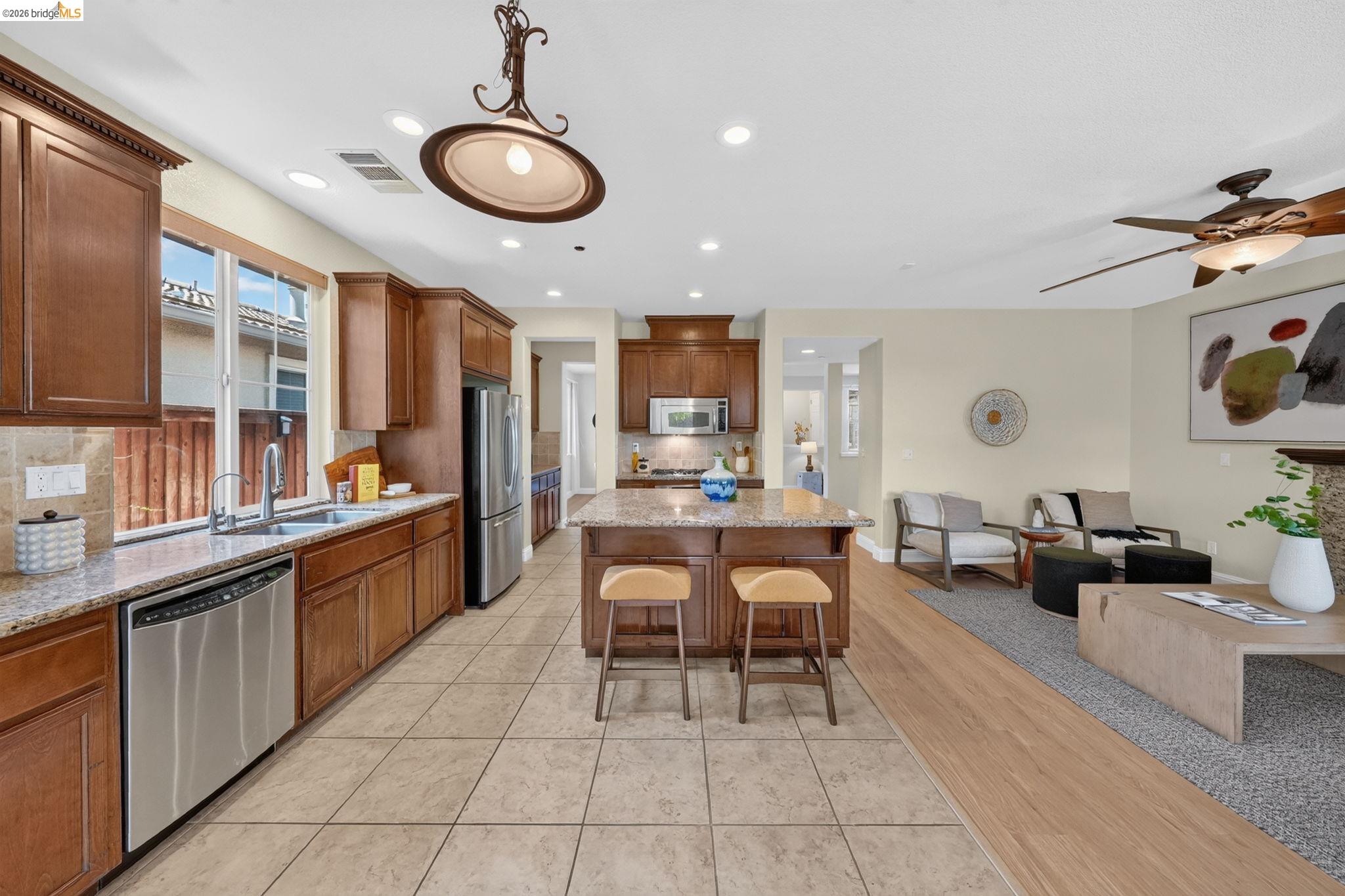 1098 Beau Ave