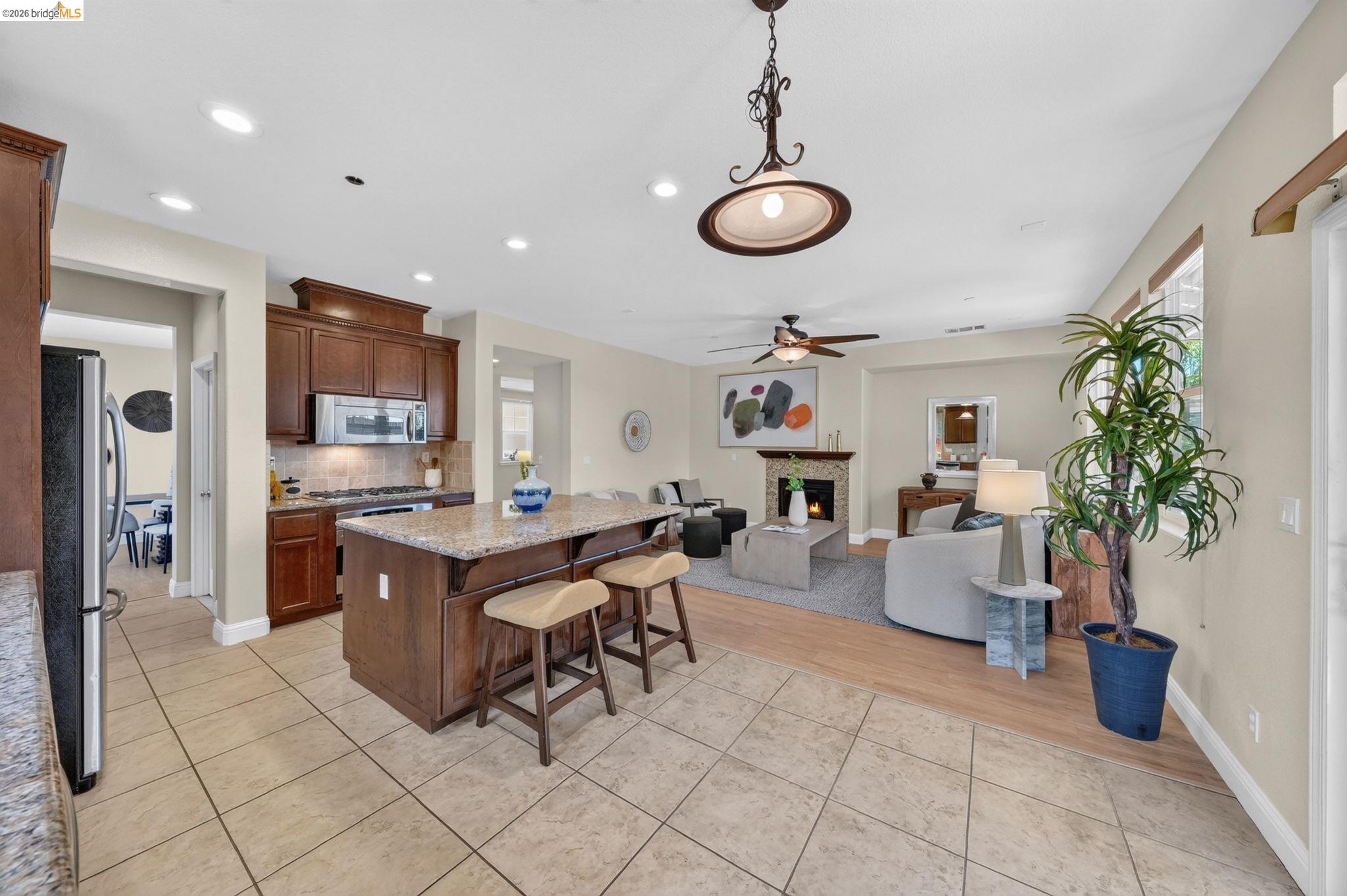 1098 Beau Ave