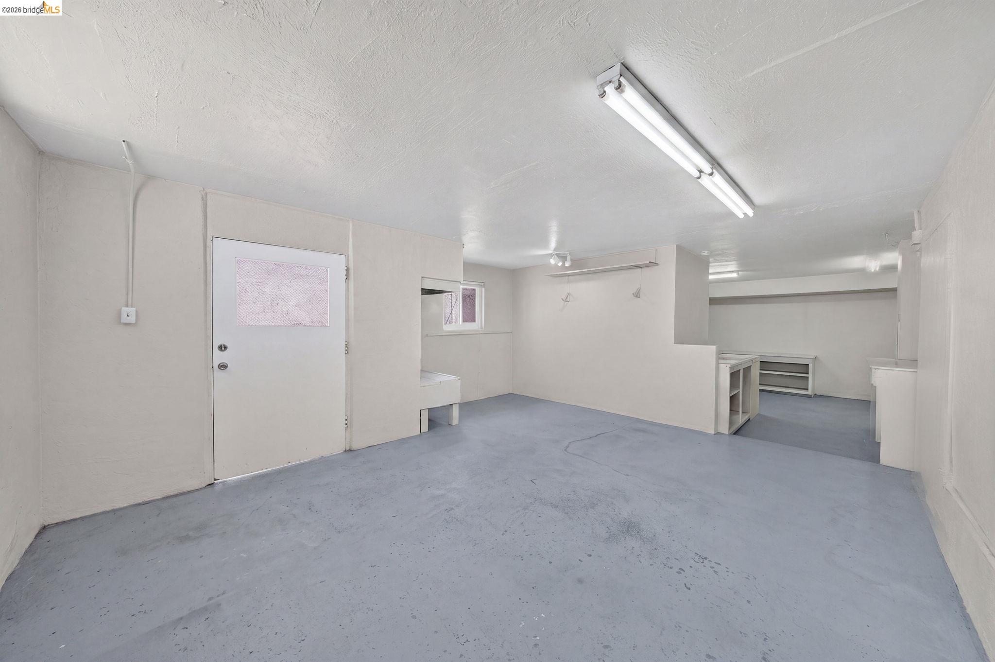 2327 Maywood Ave
