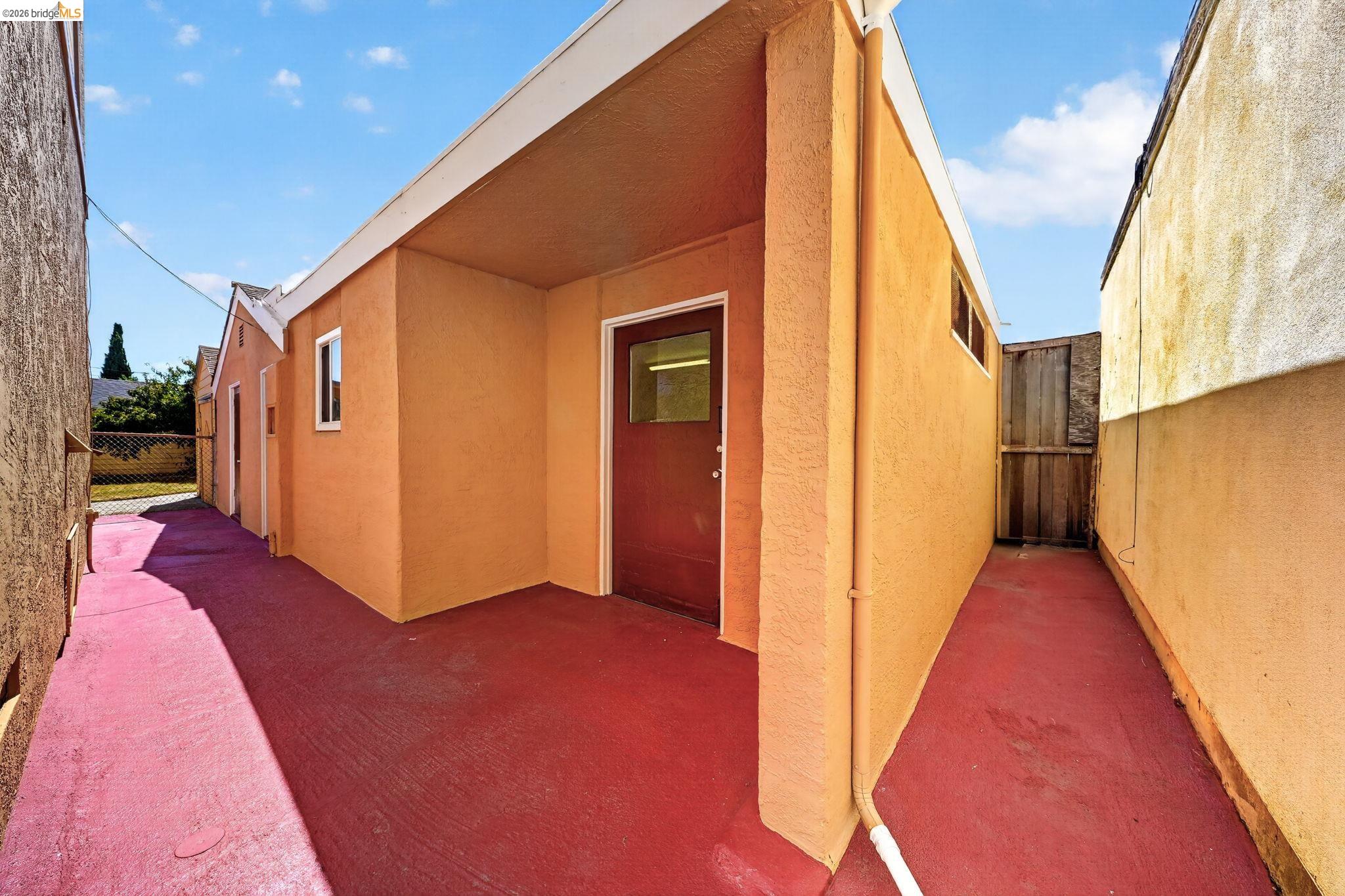 2327 Maywood Ave