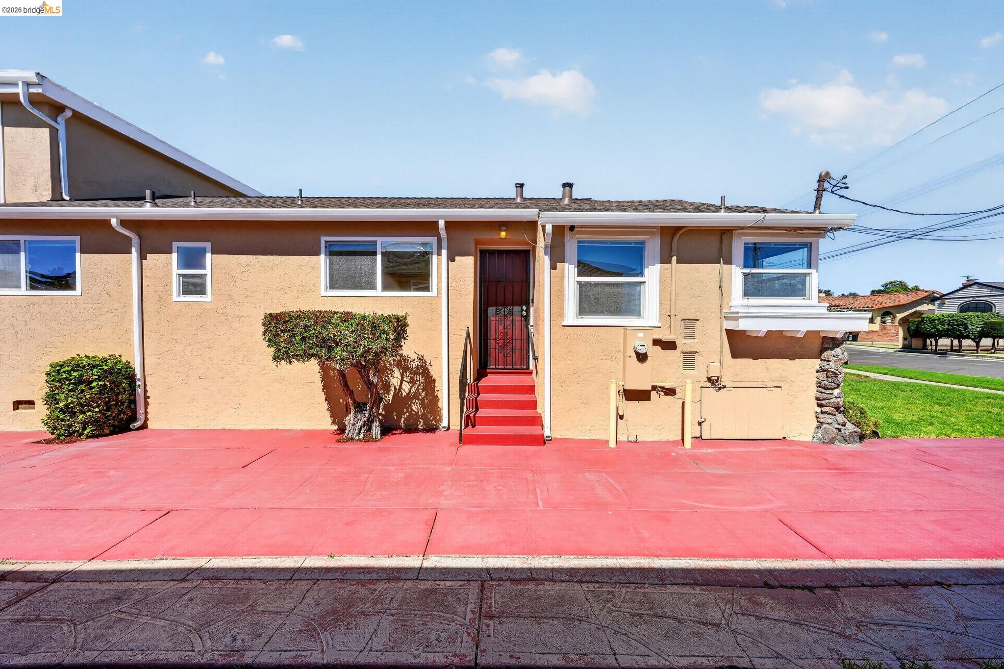 2327 Maywood Ave