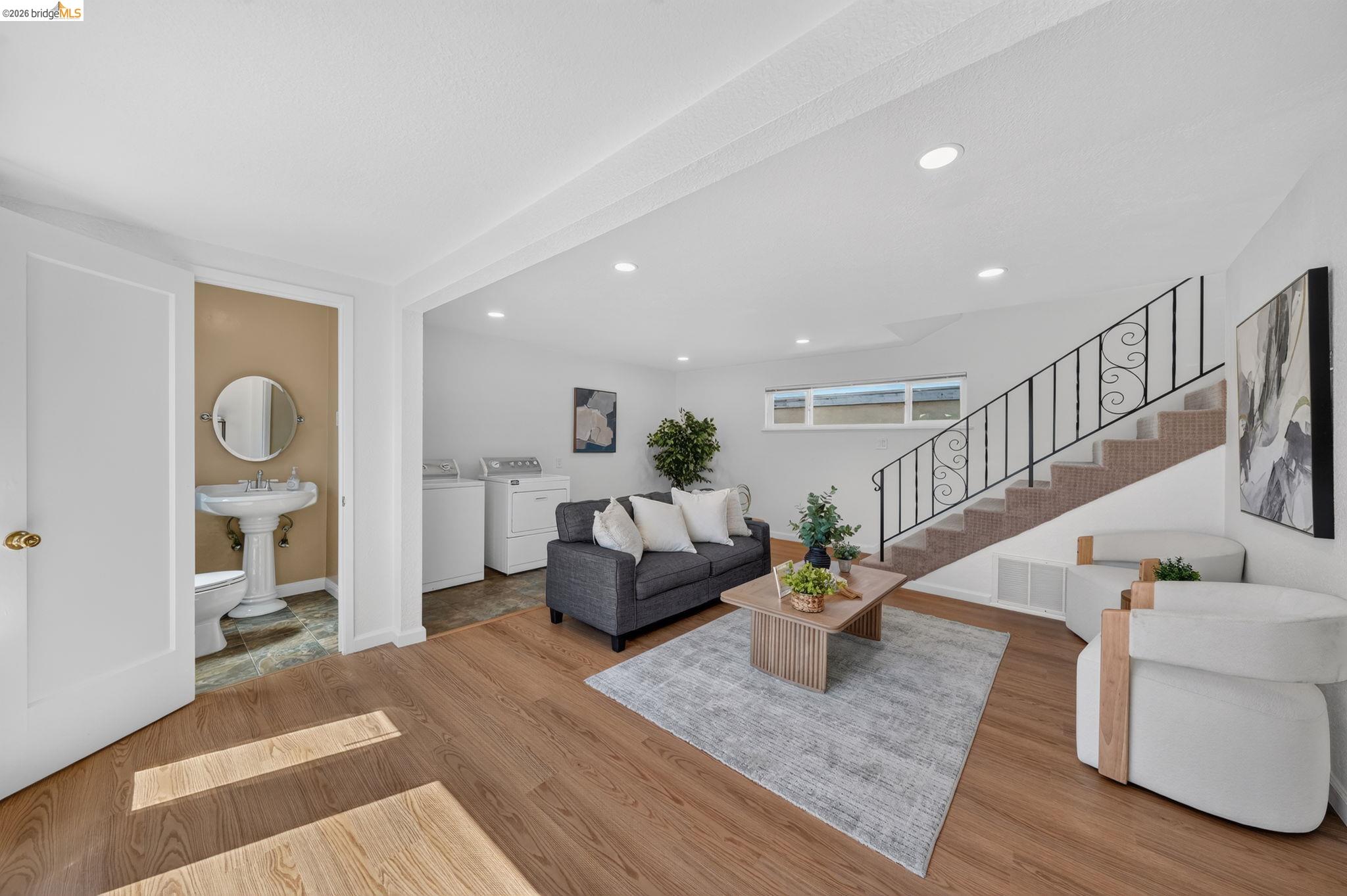 2327 Maywood Ave