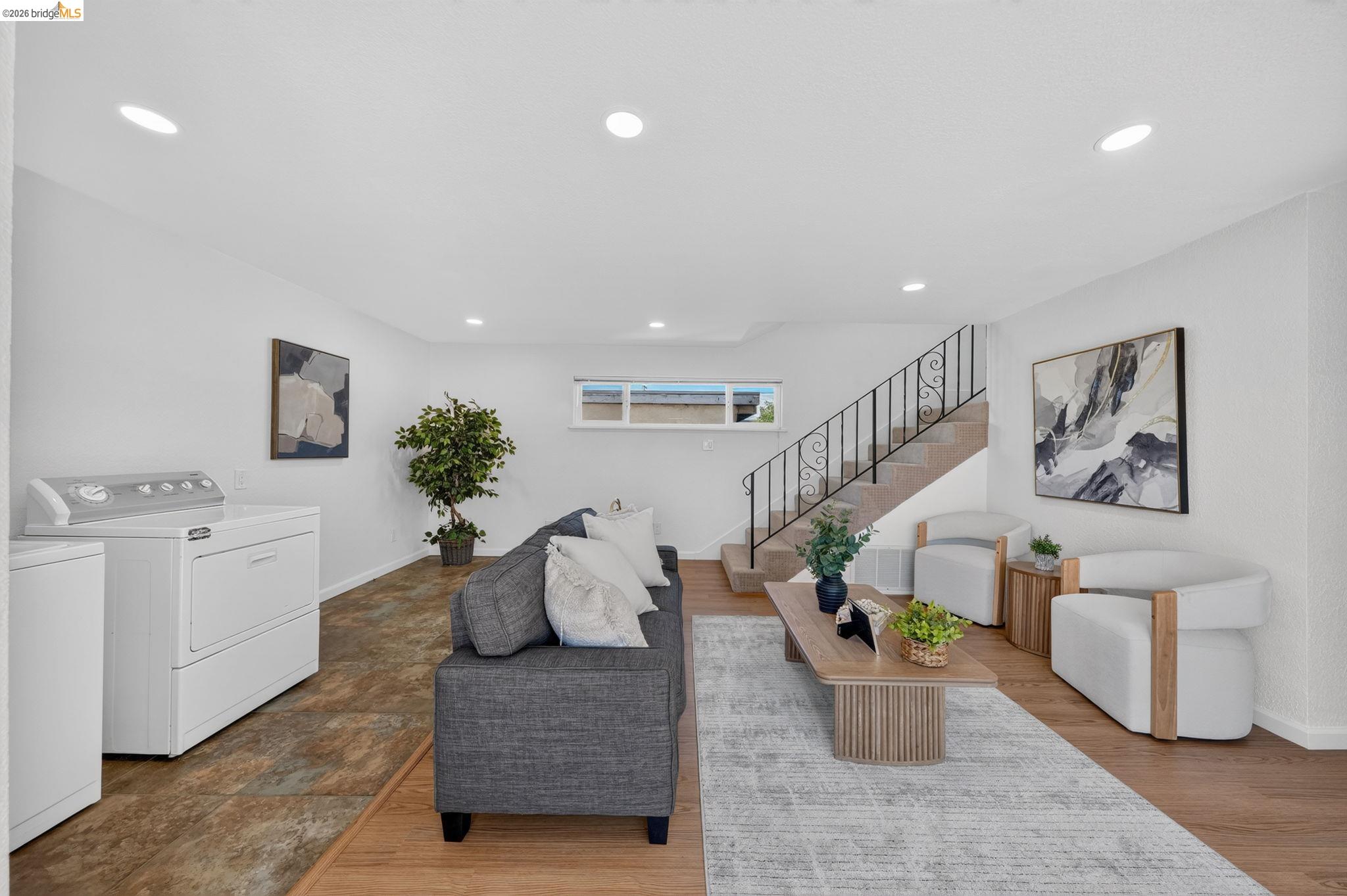 2327 Maywood Ave