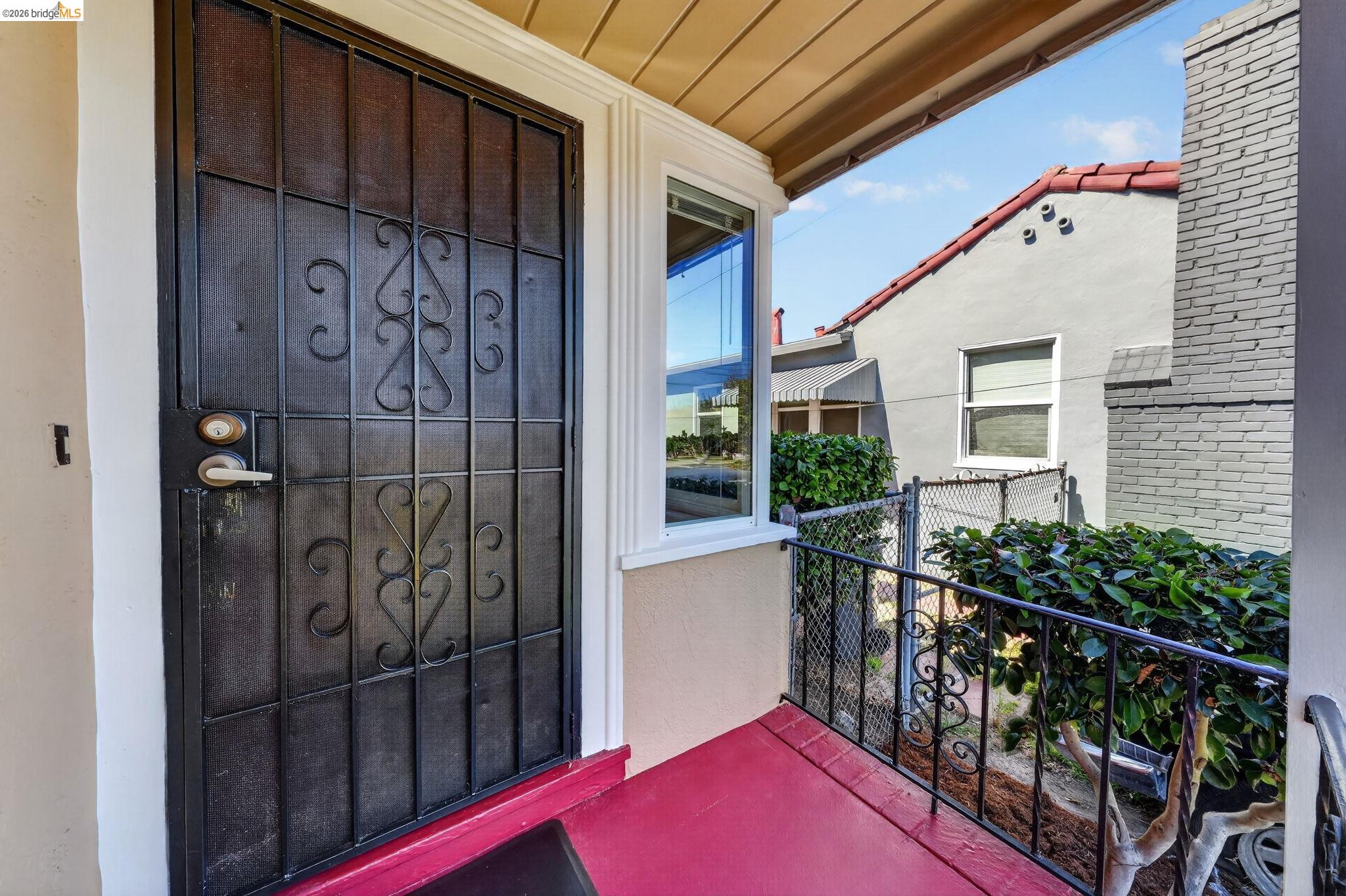 2327 Maywood Ave