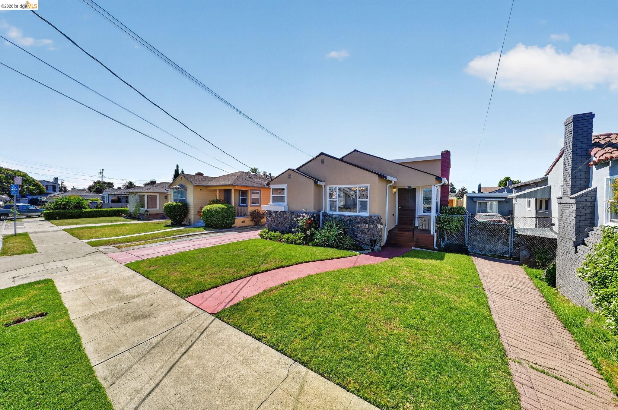 2327 Maywood Ave