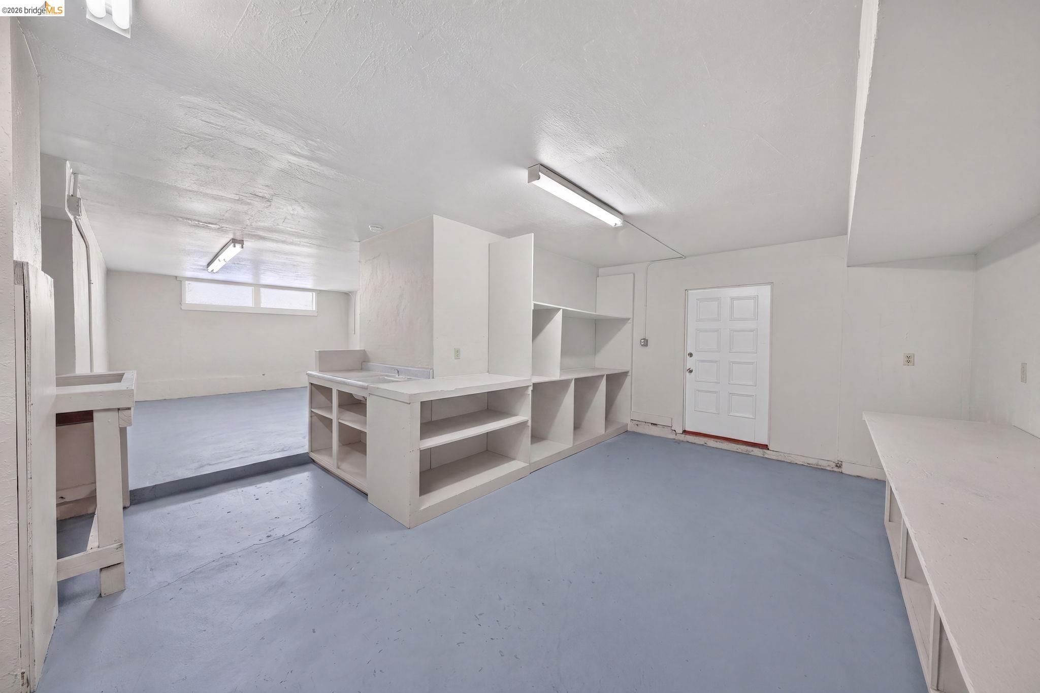 2327 Maywood Ave