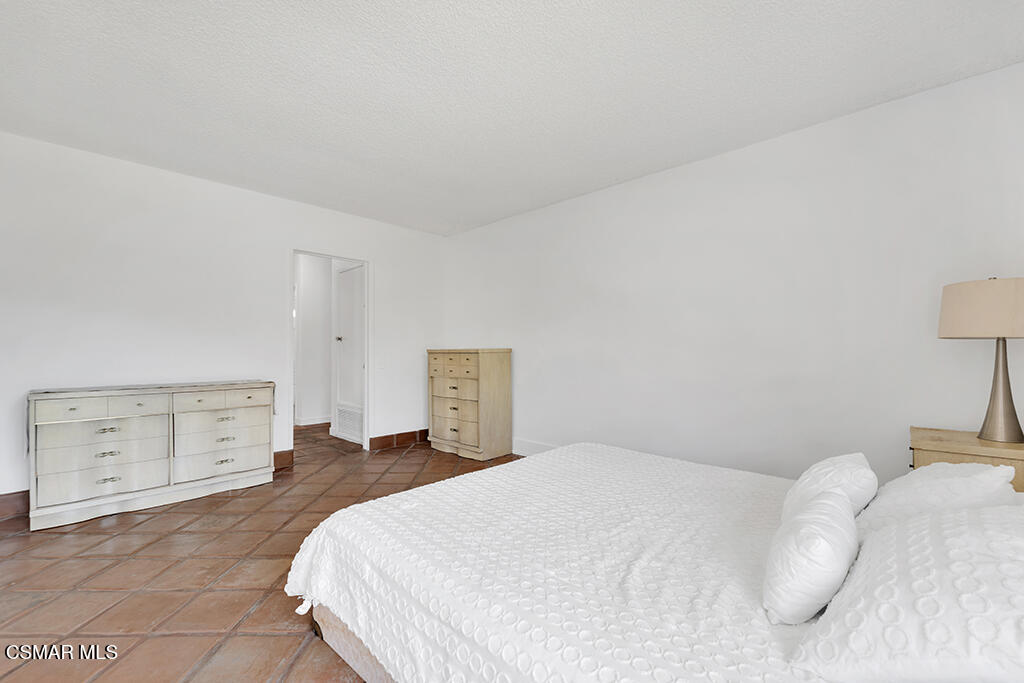 1558 Norwich Avenue, Thousand Oaks