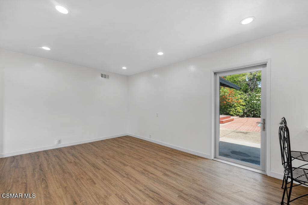 1558 Norwich Avenue, Thousand Oaks