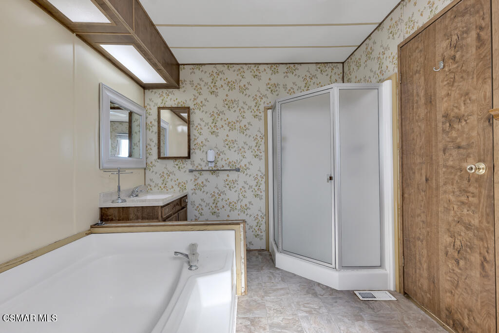 92 Poinsettia Gardens Drive