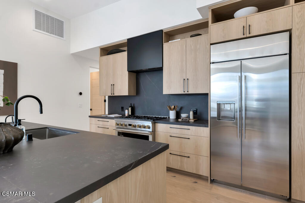 679 Adirondack Avenue