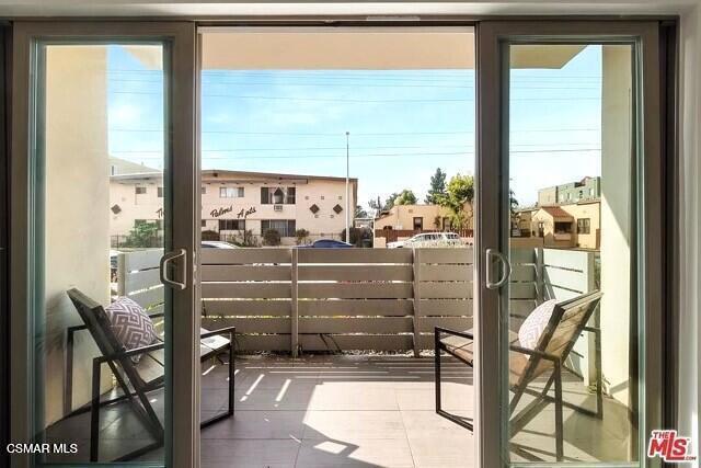 5016 Bakman Avenue, 104