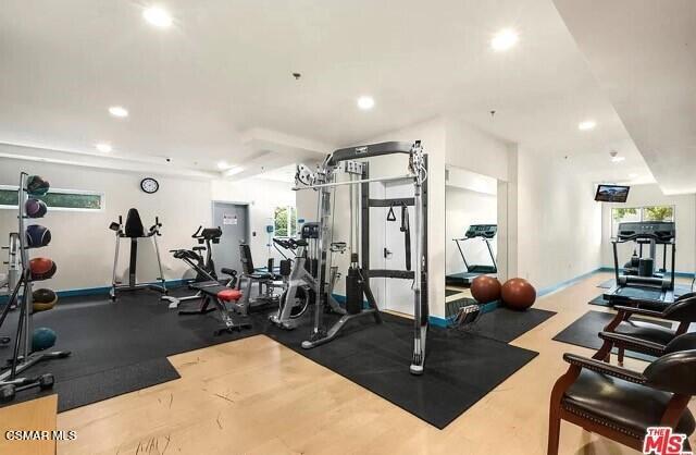 5016 Bakman Avenue, 104