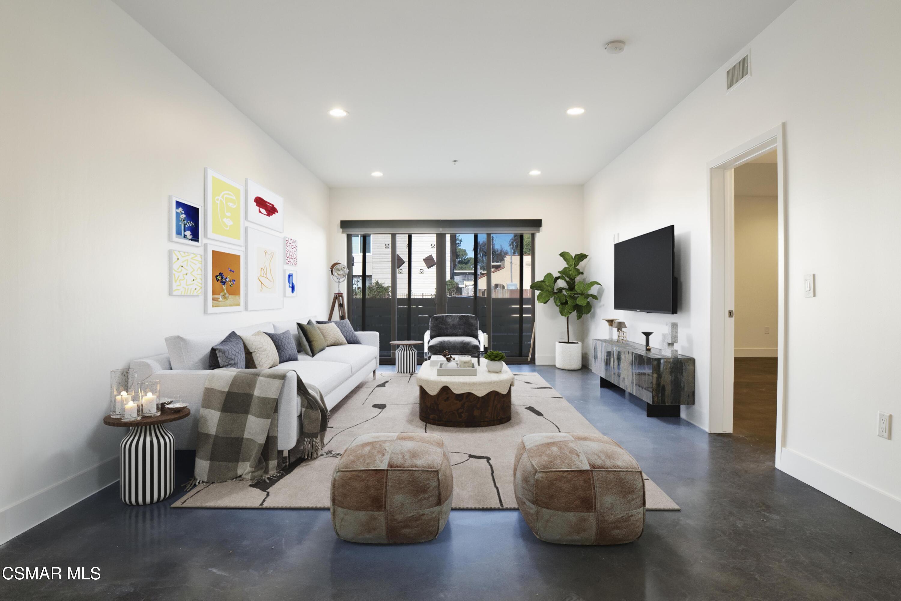 5016 Bakman Avenue, 104