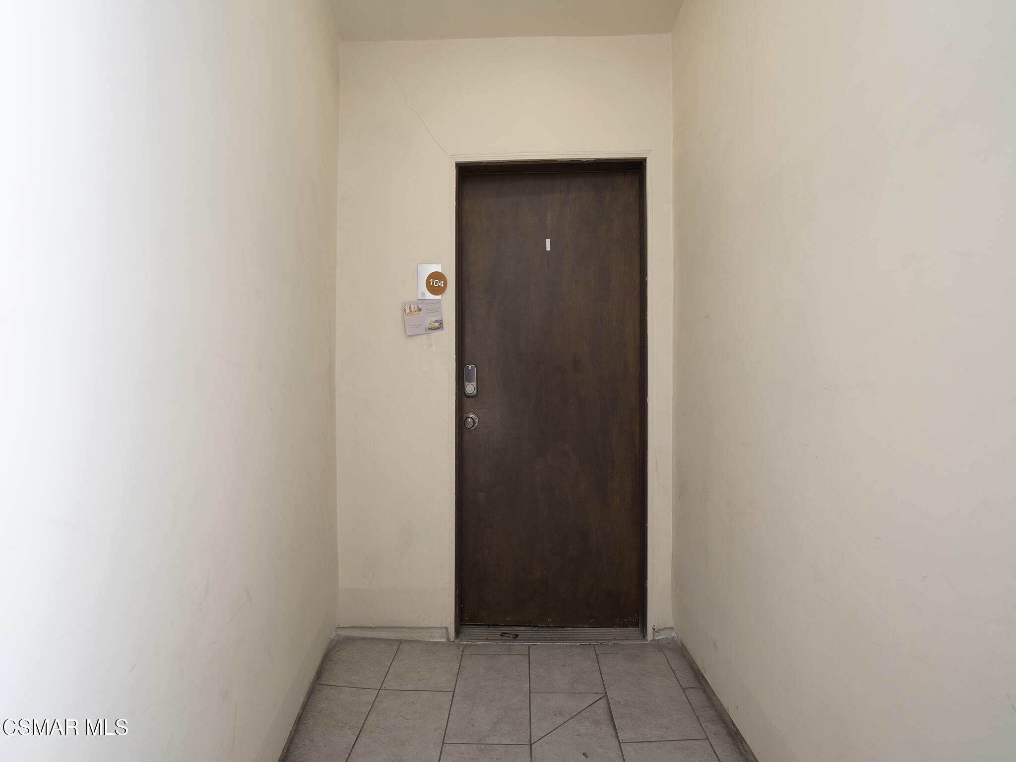 5016 Bakman Avenue, 104