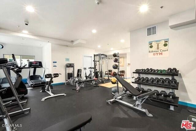 5016 Bakman Avenue, 104