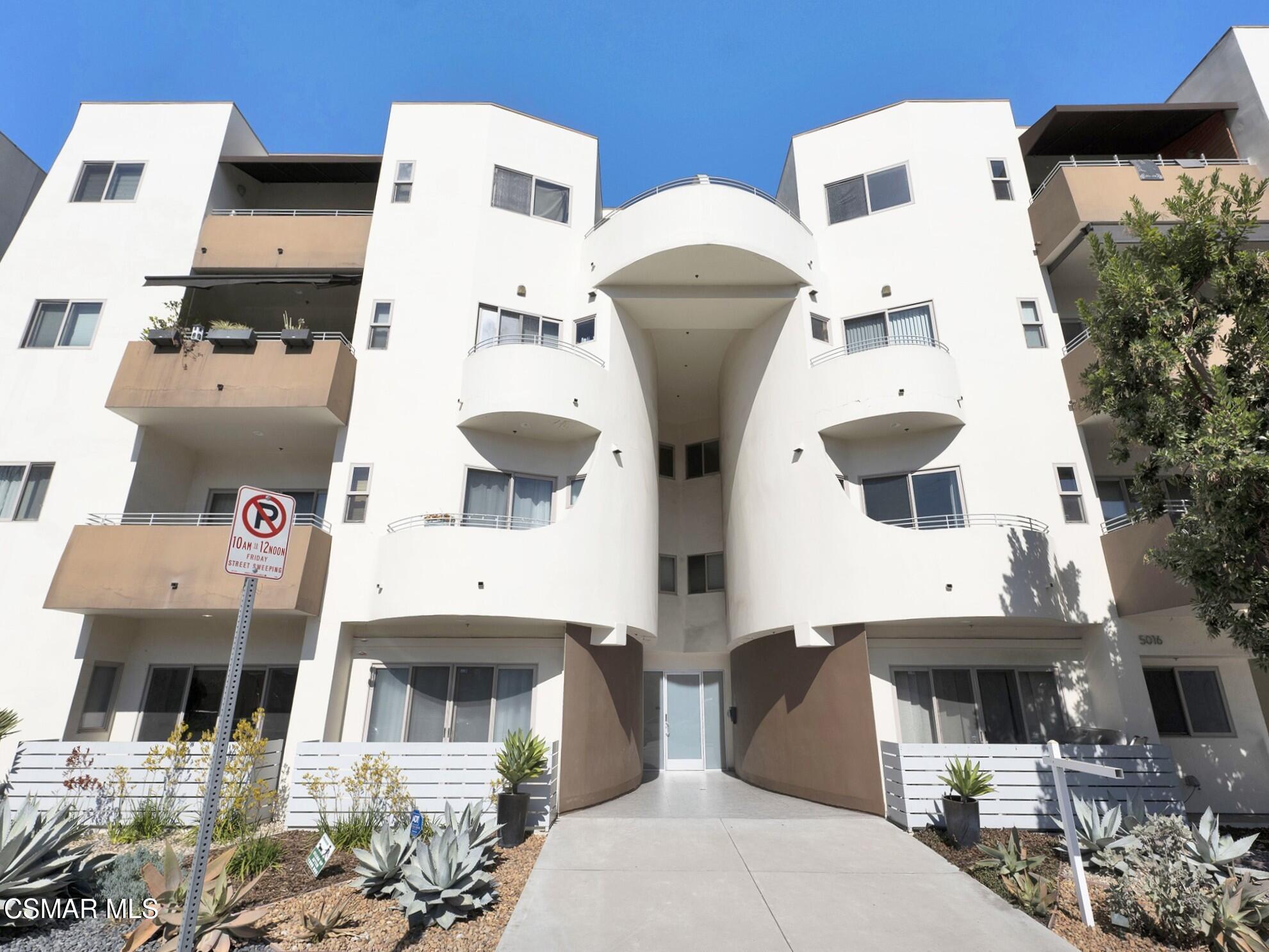 5016 Bakman Avenue, 104