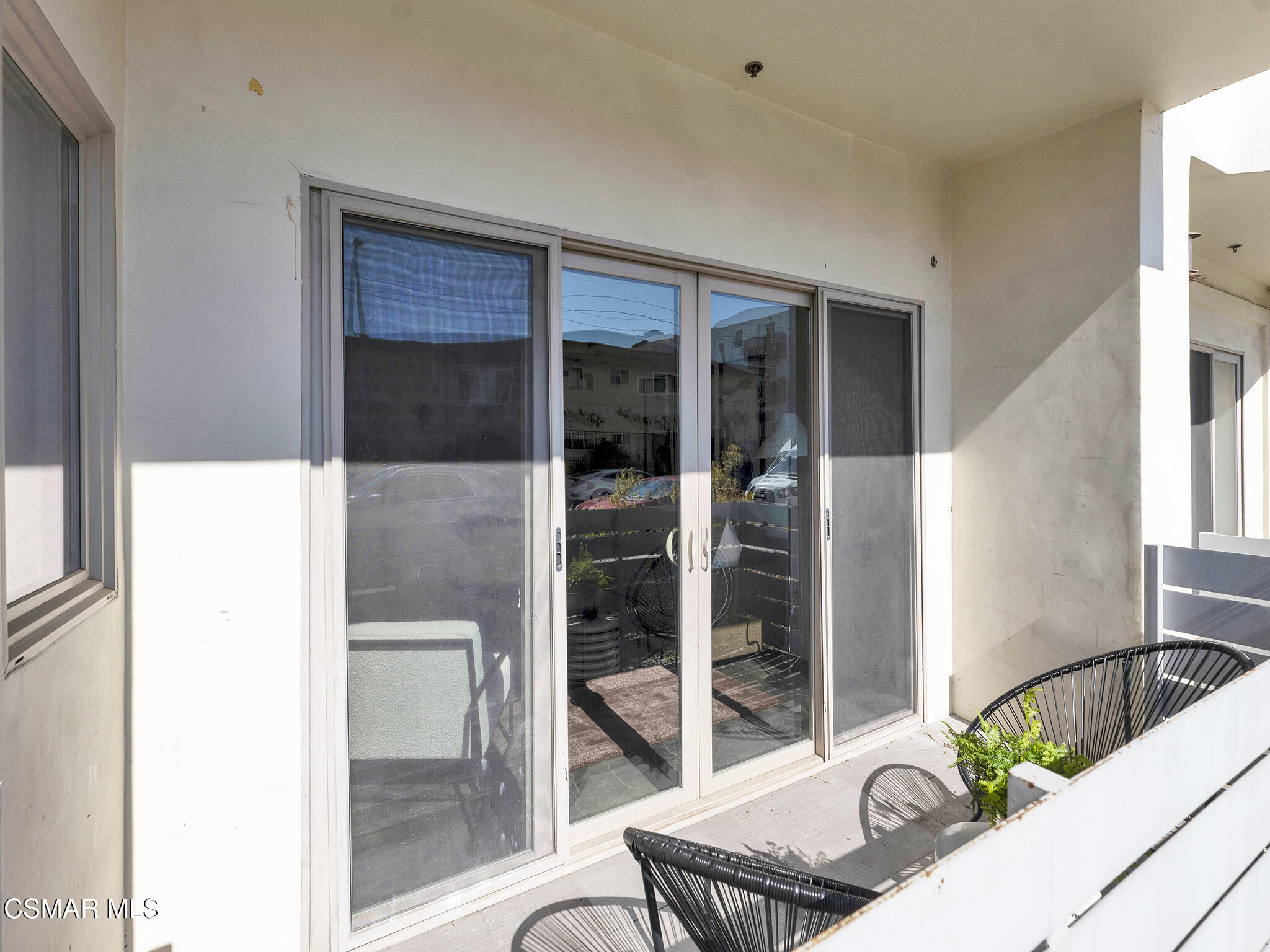 5016 Bakman Avenue, 104