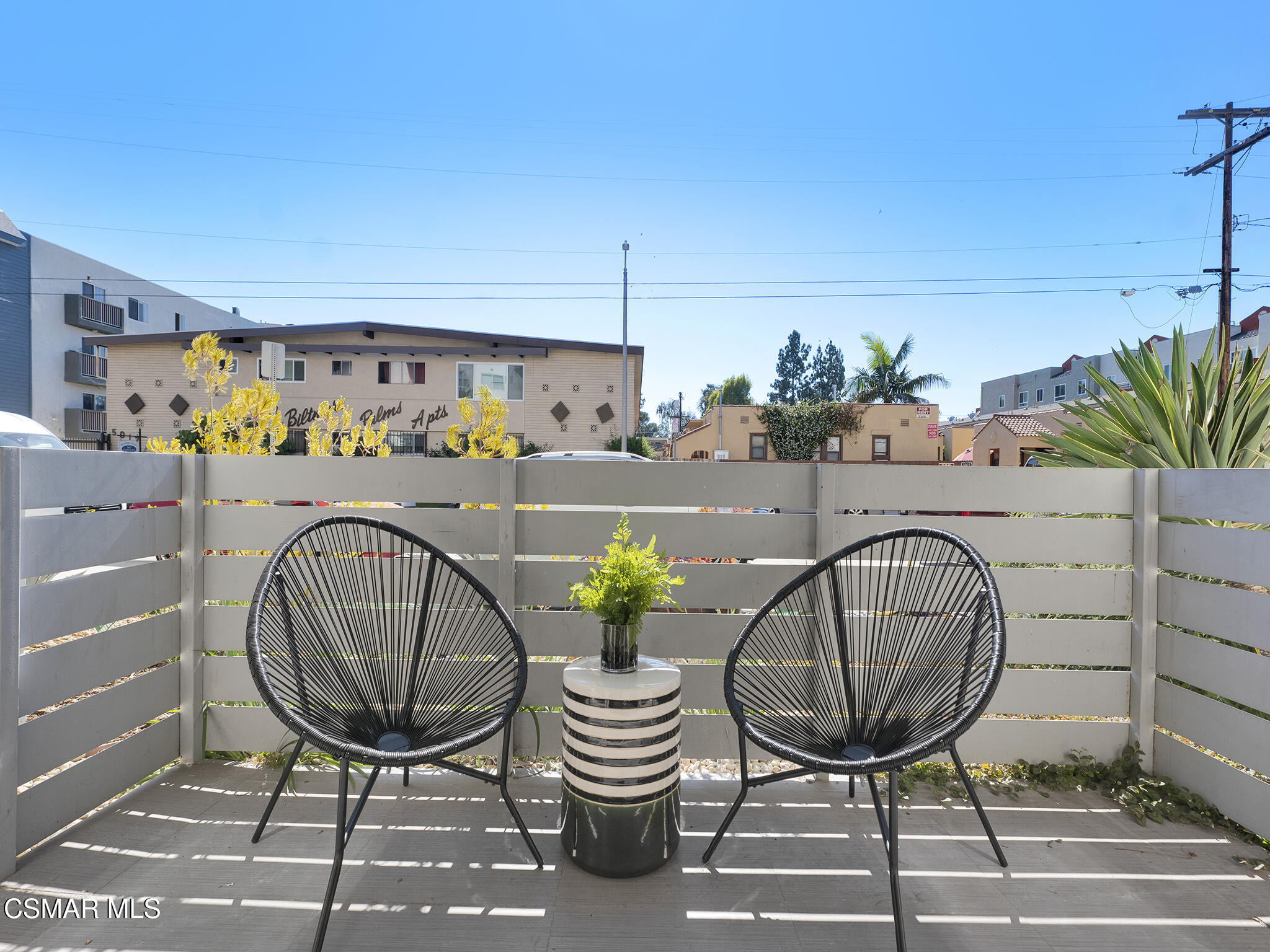 5016 Bakman Avenue, 104