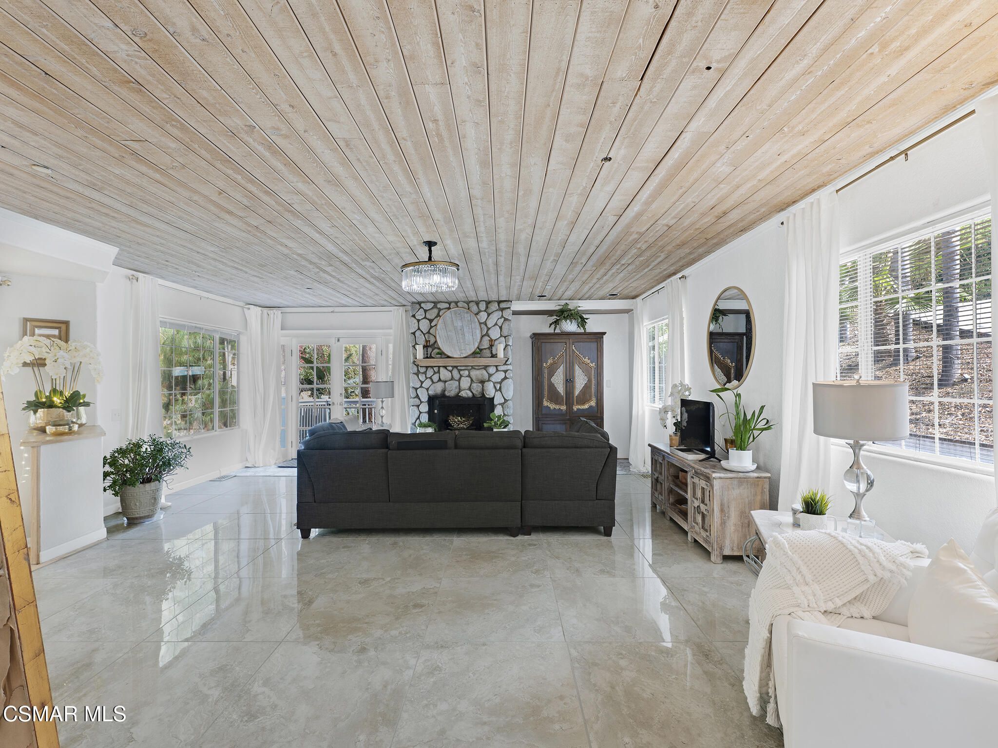 1548 Le Flore Drive