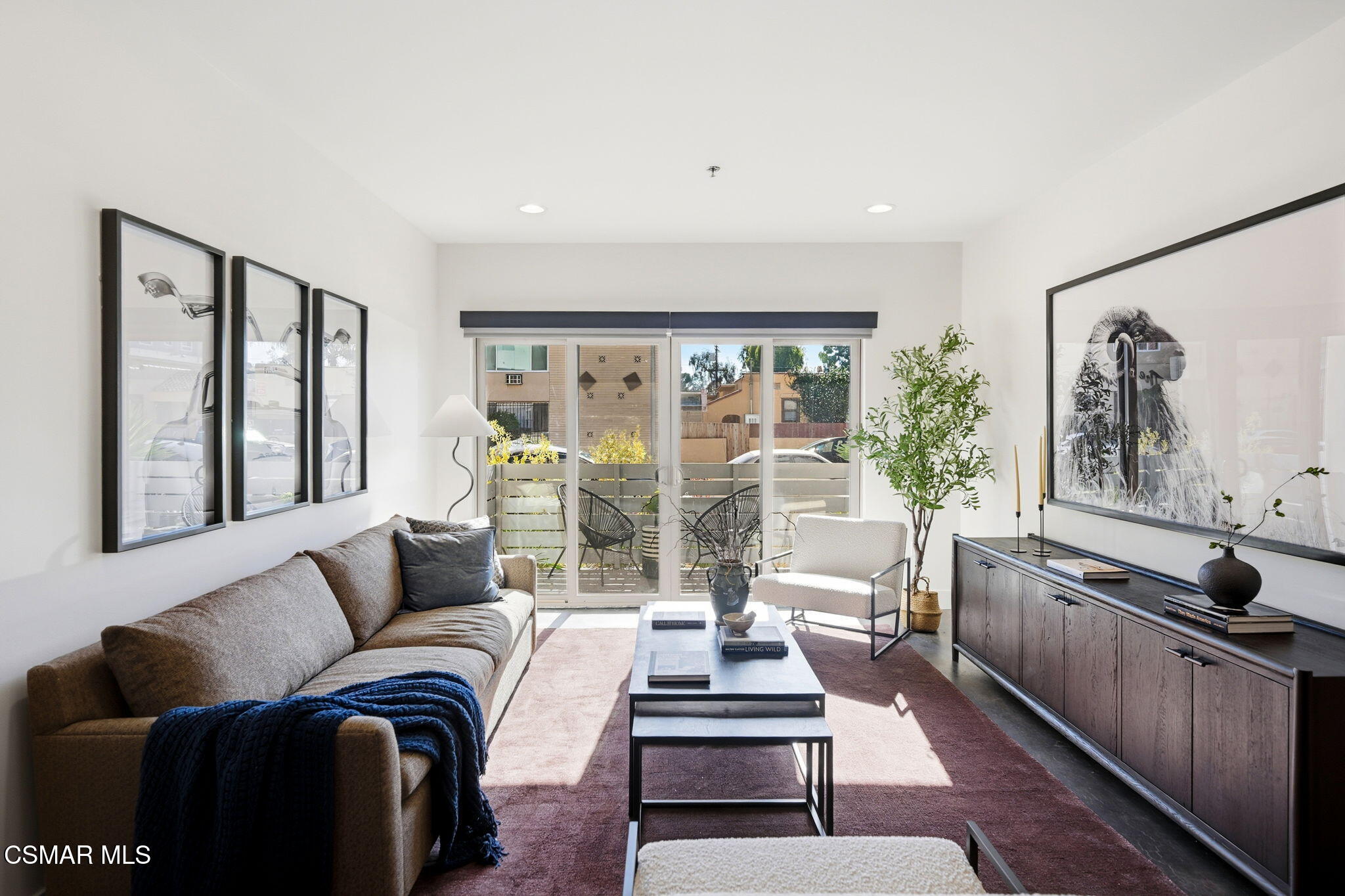 5016 Bakman Avenue, 104
