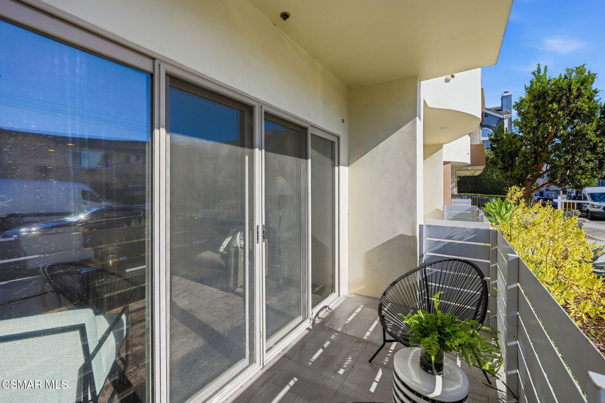 5016 Bakman Avenue, 104