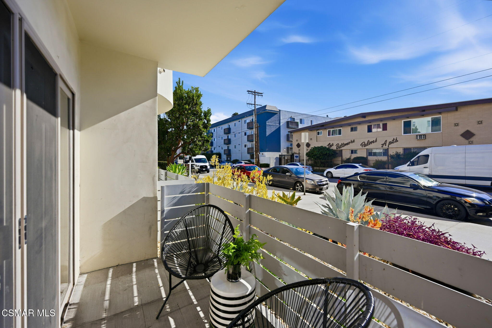 5016 Bakman Avenue, 104