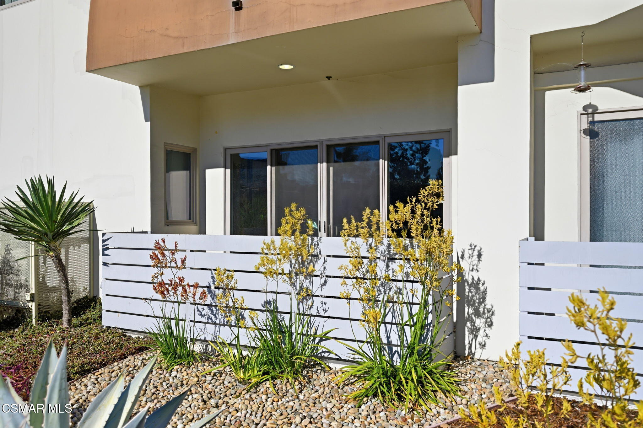 5016 Bakman Avenue, 104