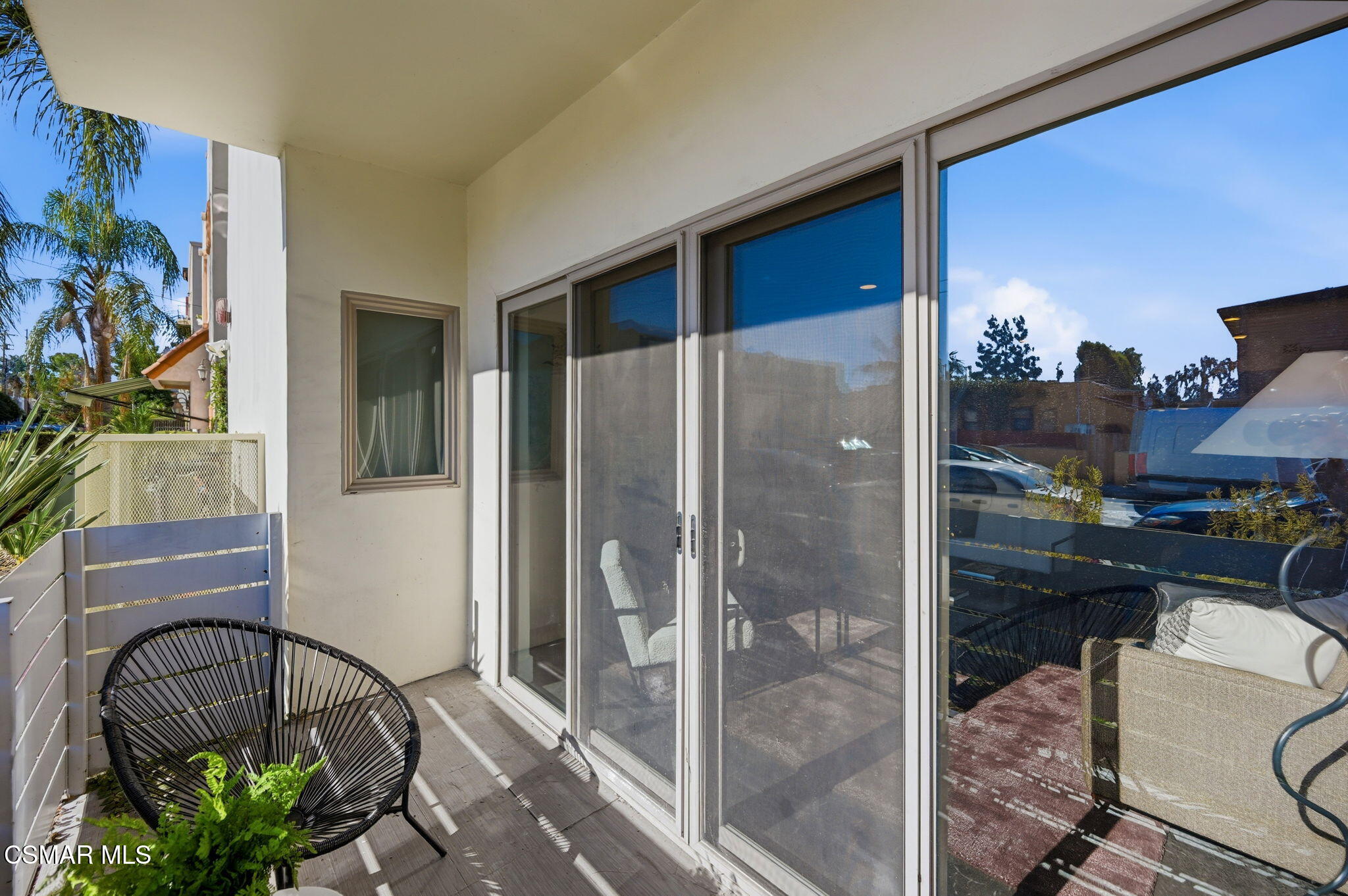 5016 Bakman Avenue, 104