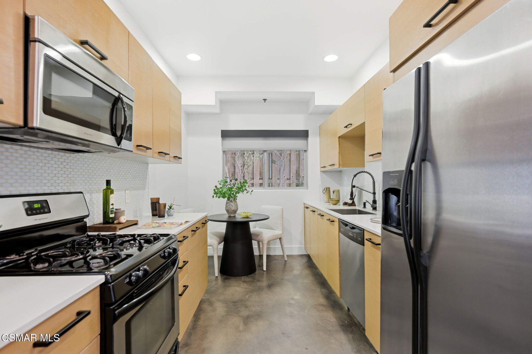 5016 Bakman Avenue, 104