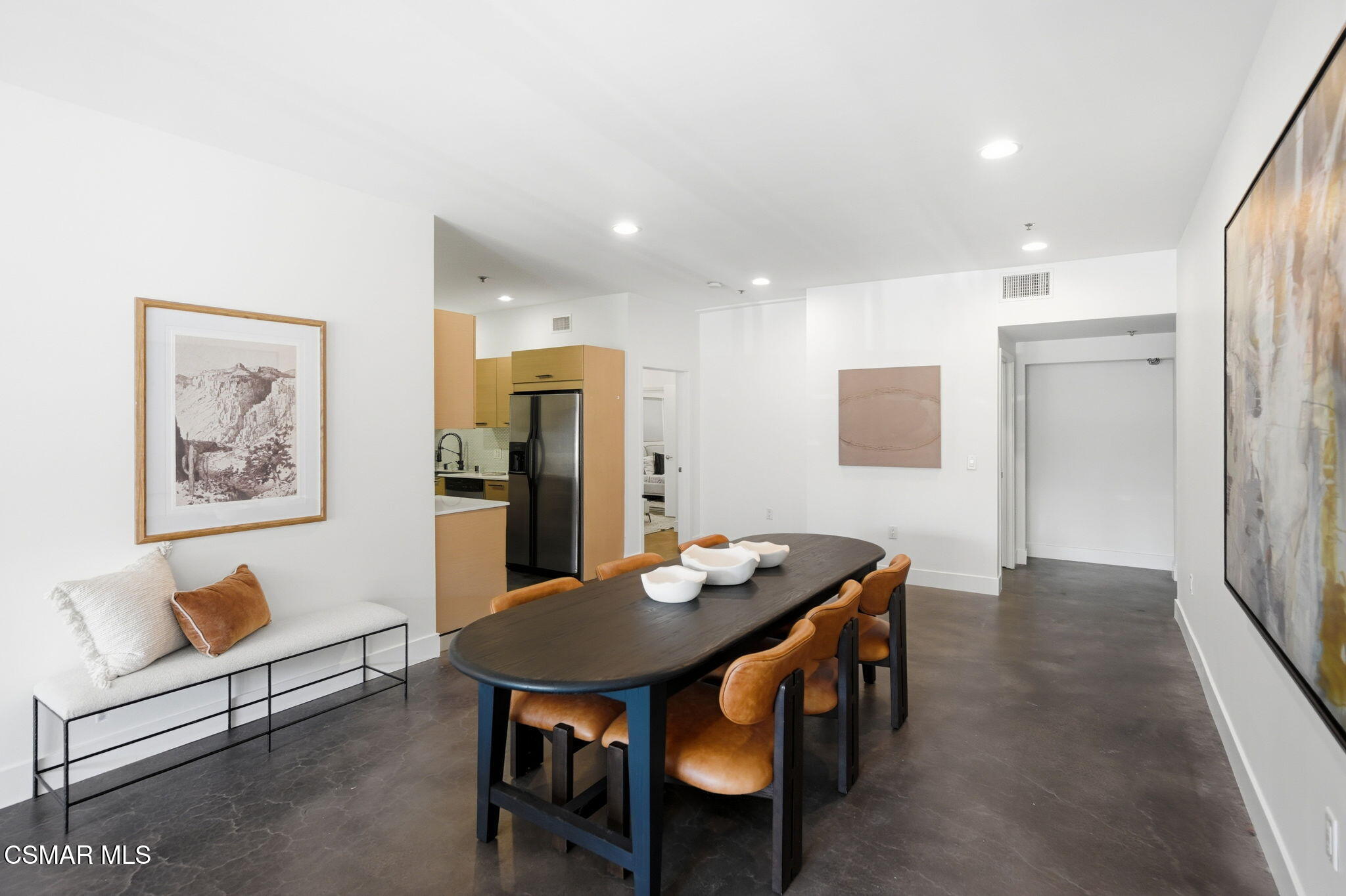 5016 Bakman Avenue, 104
