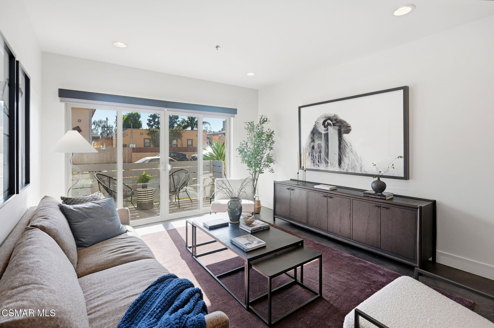 5016 Bakman Avenue, 104
