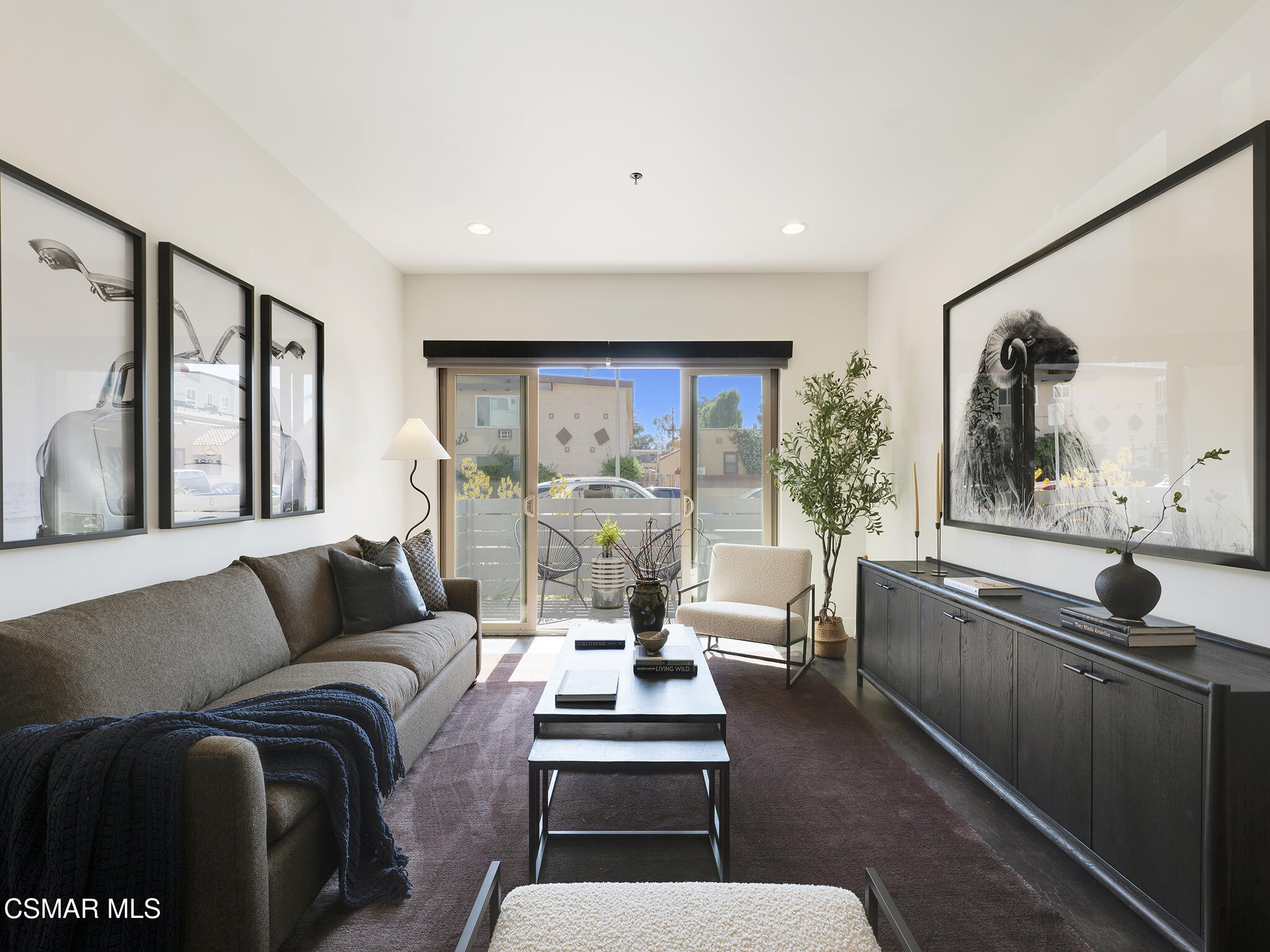5016 Bakman Avenue, 104