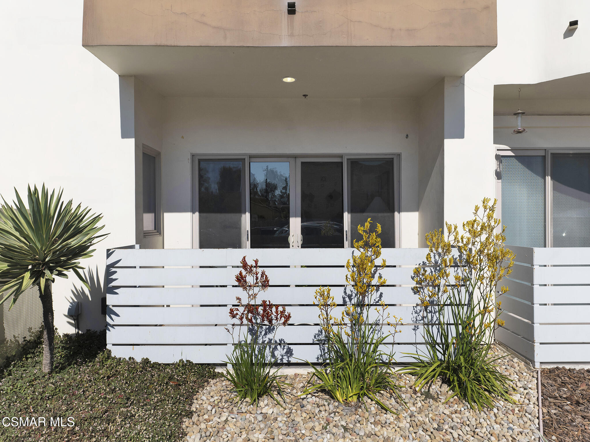 5016 Bakman Avenue, 104