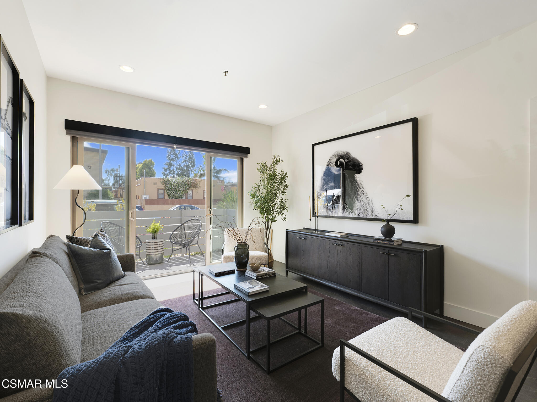5016 Bakman Avenue, 104