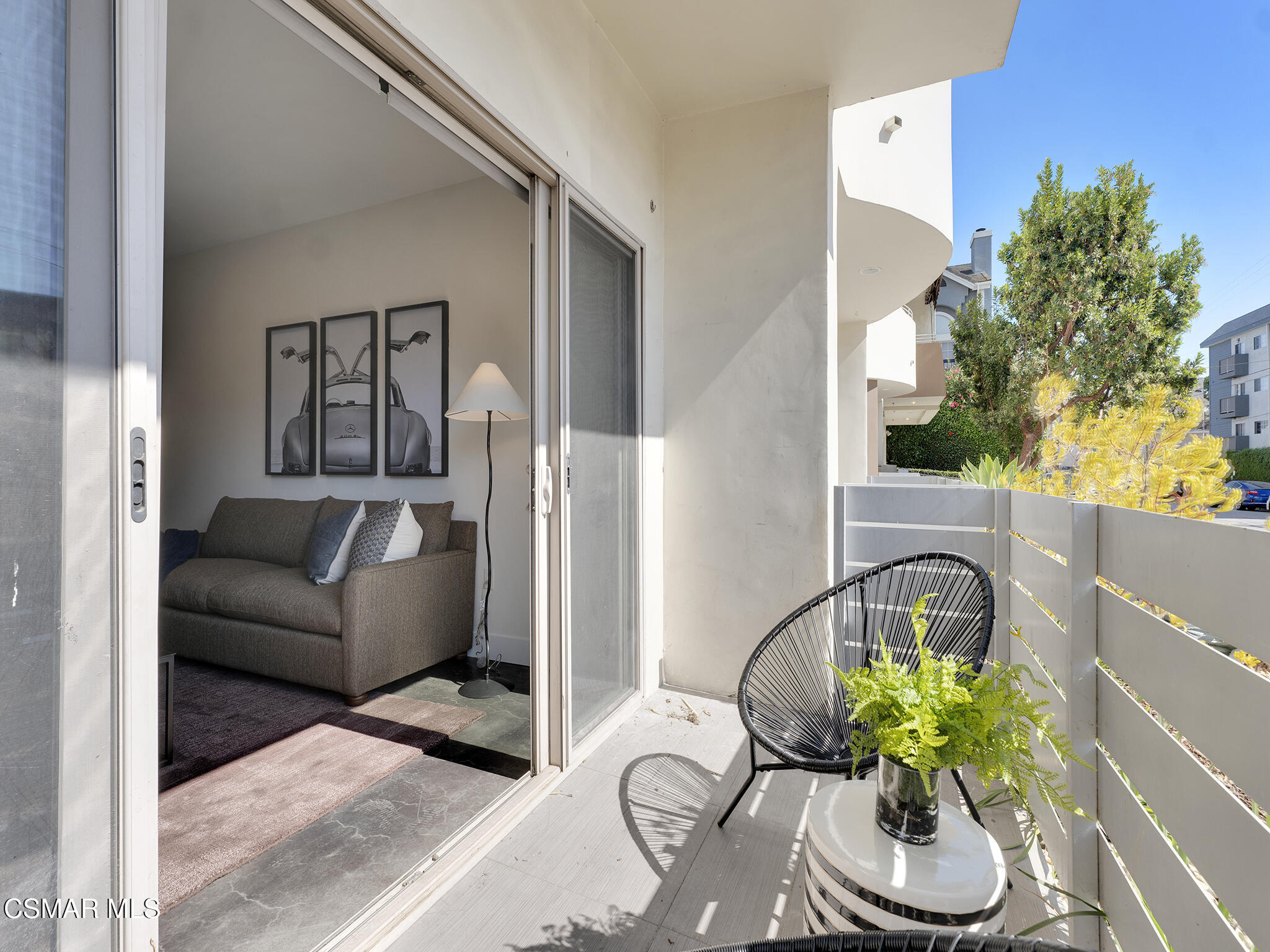 5016 Bakman Avenue, 104