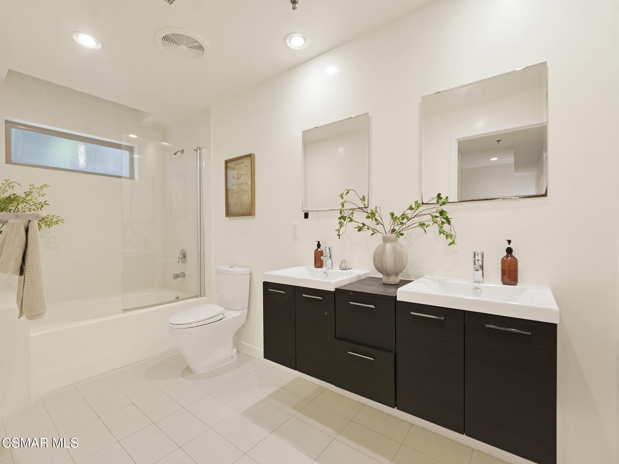 5016 Bakman Avenue, 104