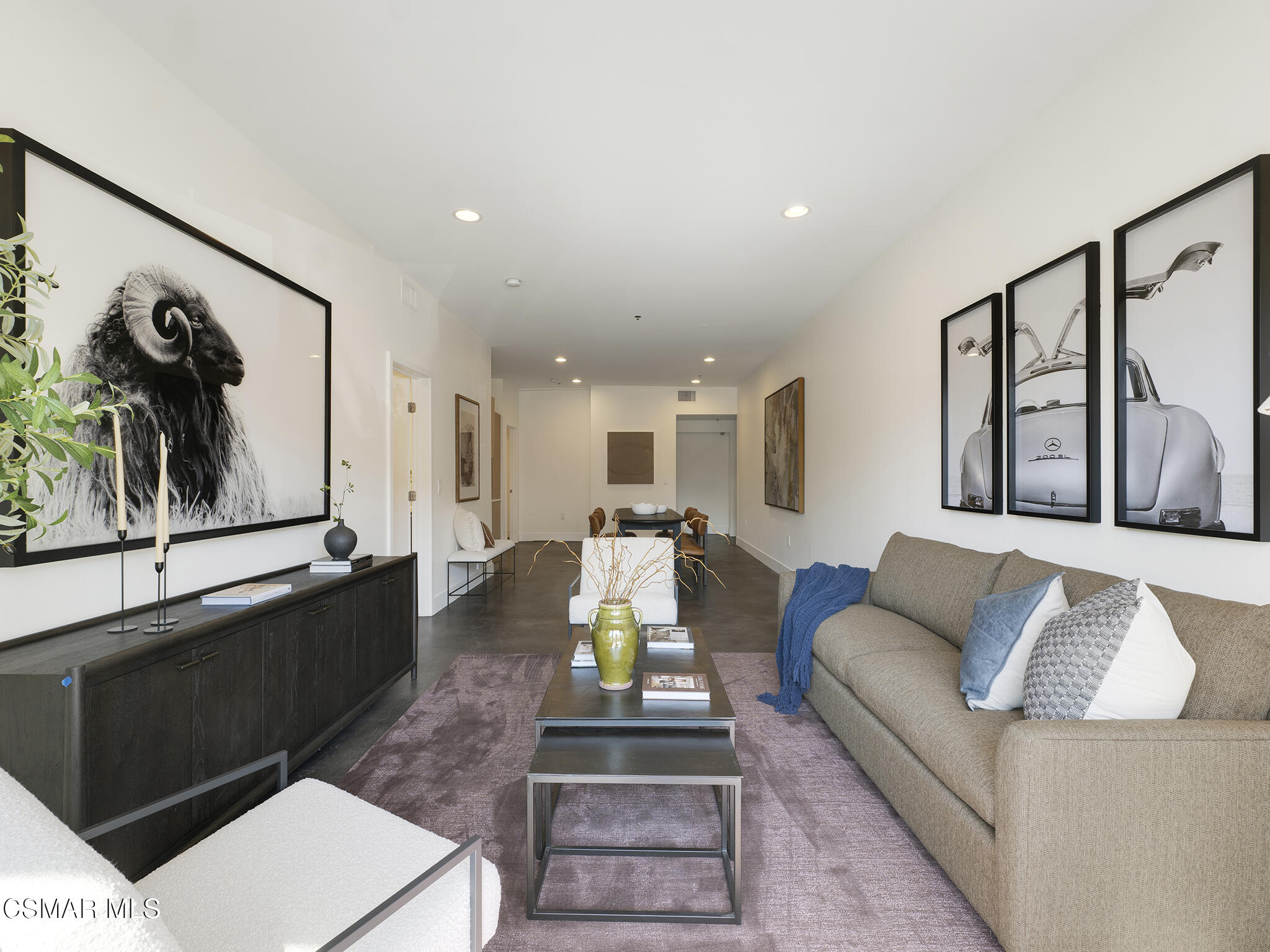 5016 Bakman Avenue, 104