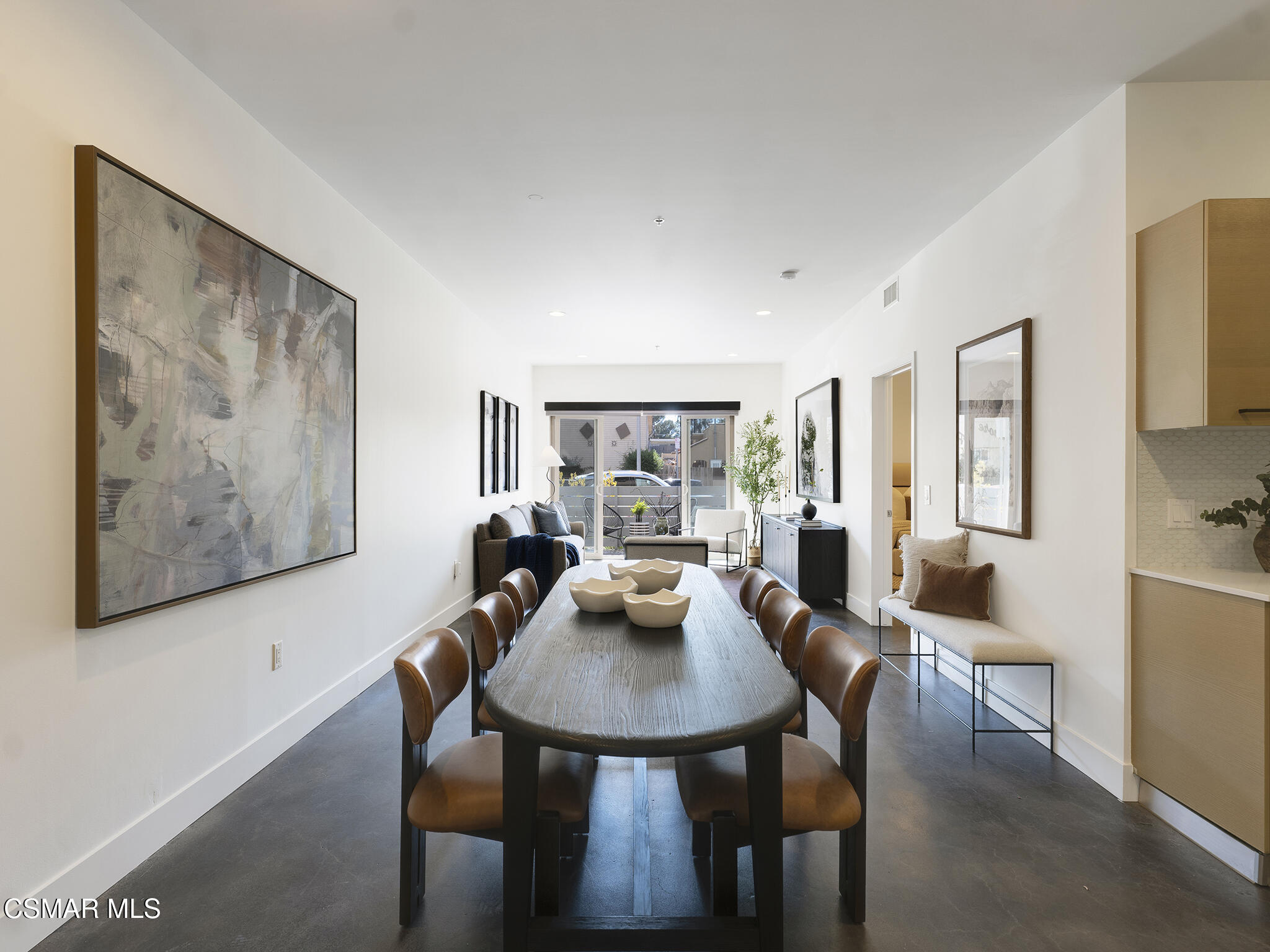 5016 Bakman Avenue, 104